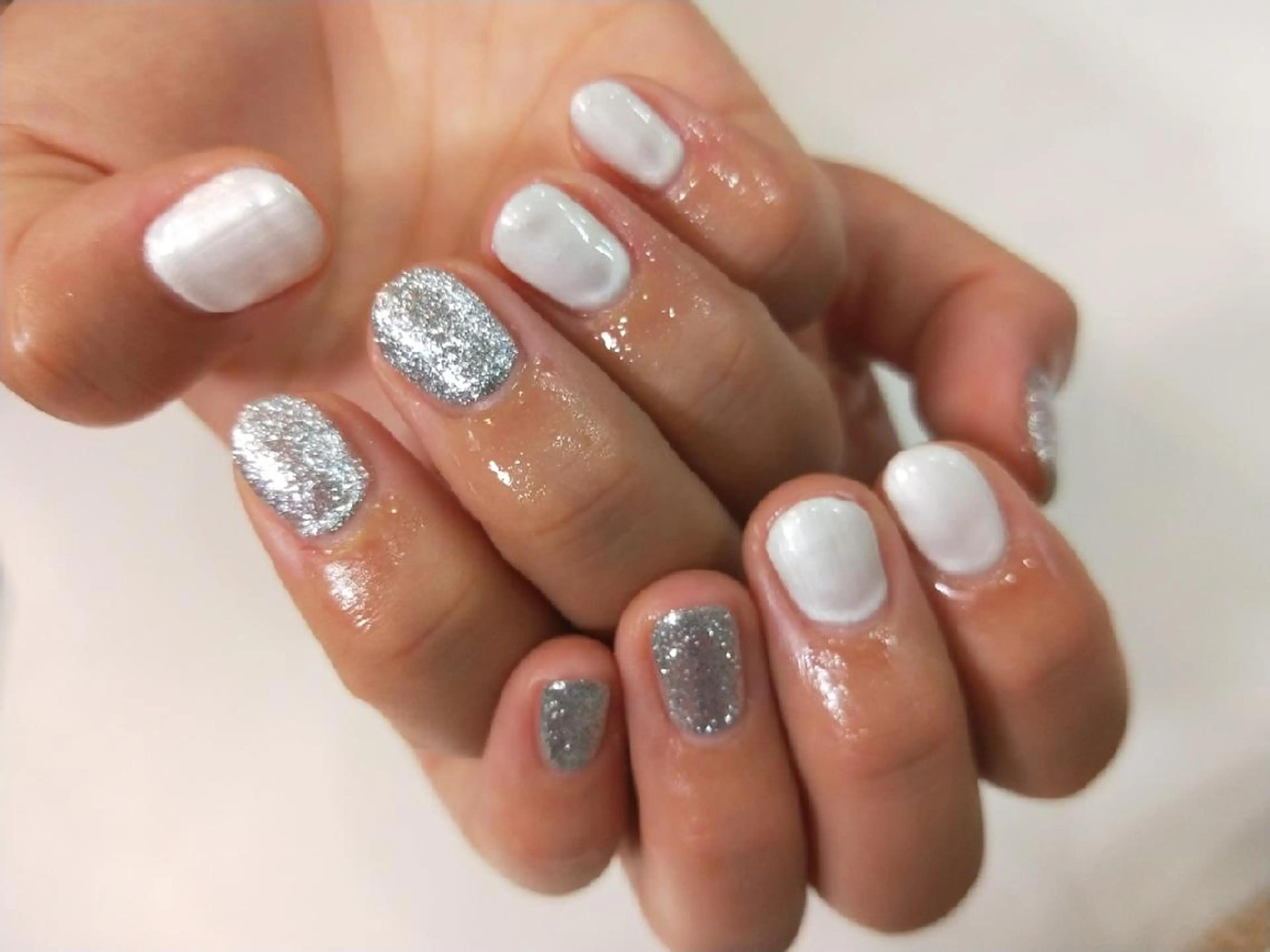 ネイル ハンドネイル ハンドケア R'well所属・はばすみれ🎀ﾈｲﾙ 光ﾌｪｲｼｬﾙ ﾍｱのネイルデザイン