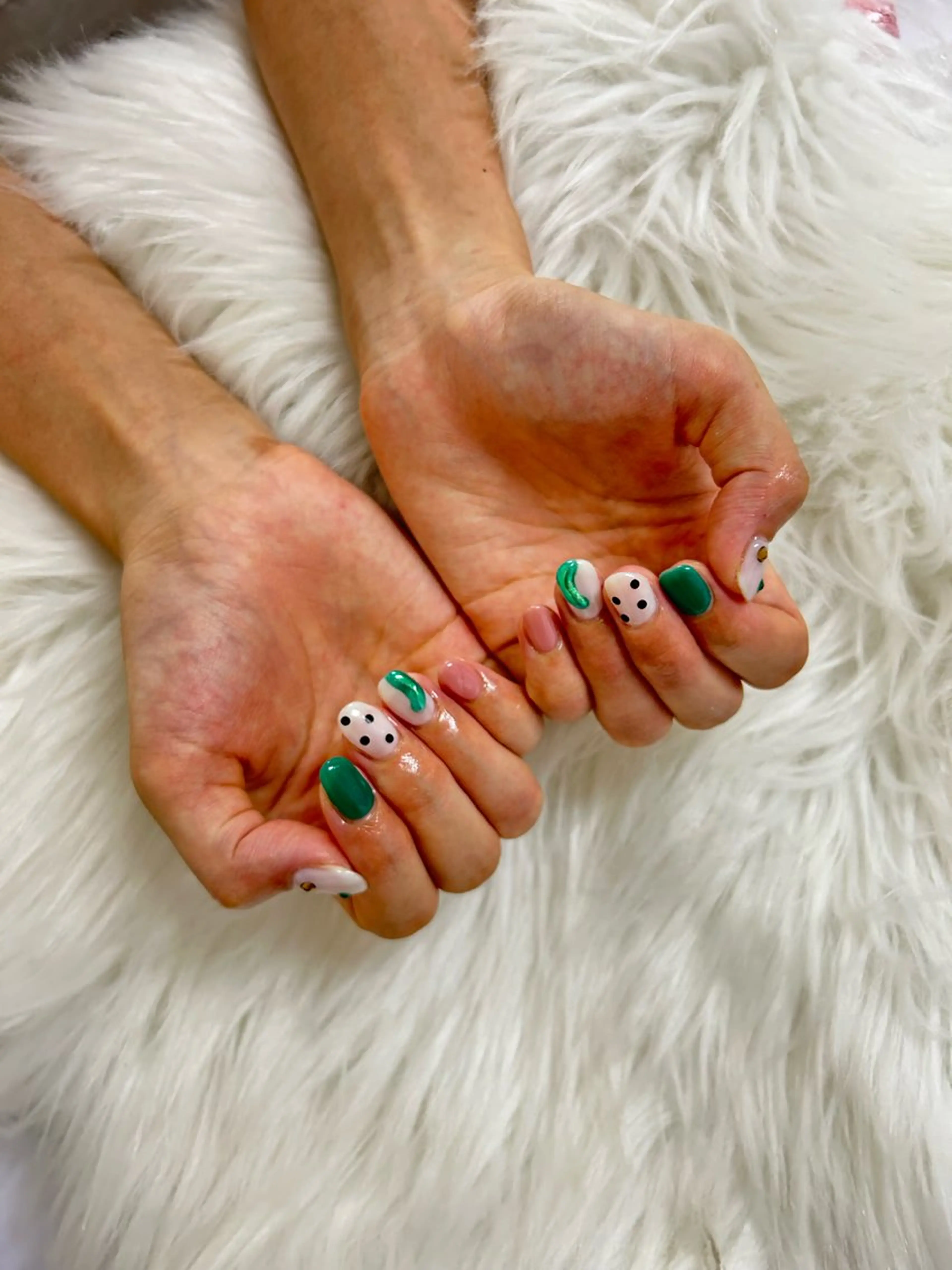 ネイル アートネイル グリーン マグネットネイル ニュアンスネイル ono megumiのネイルデザイン