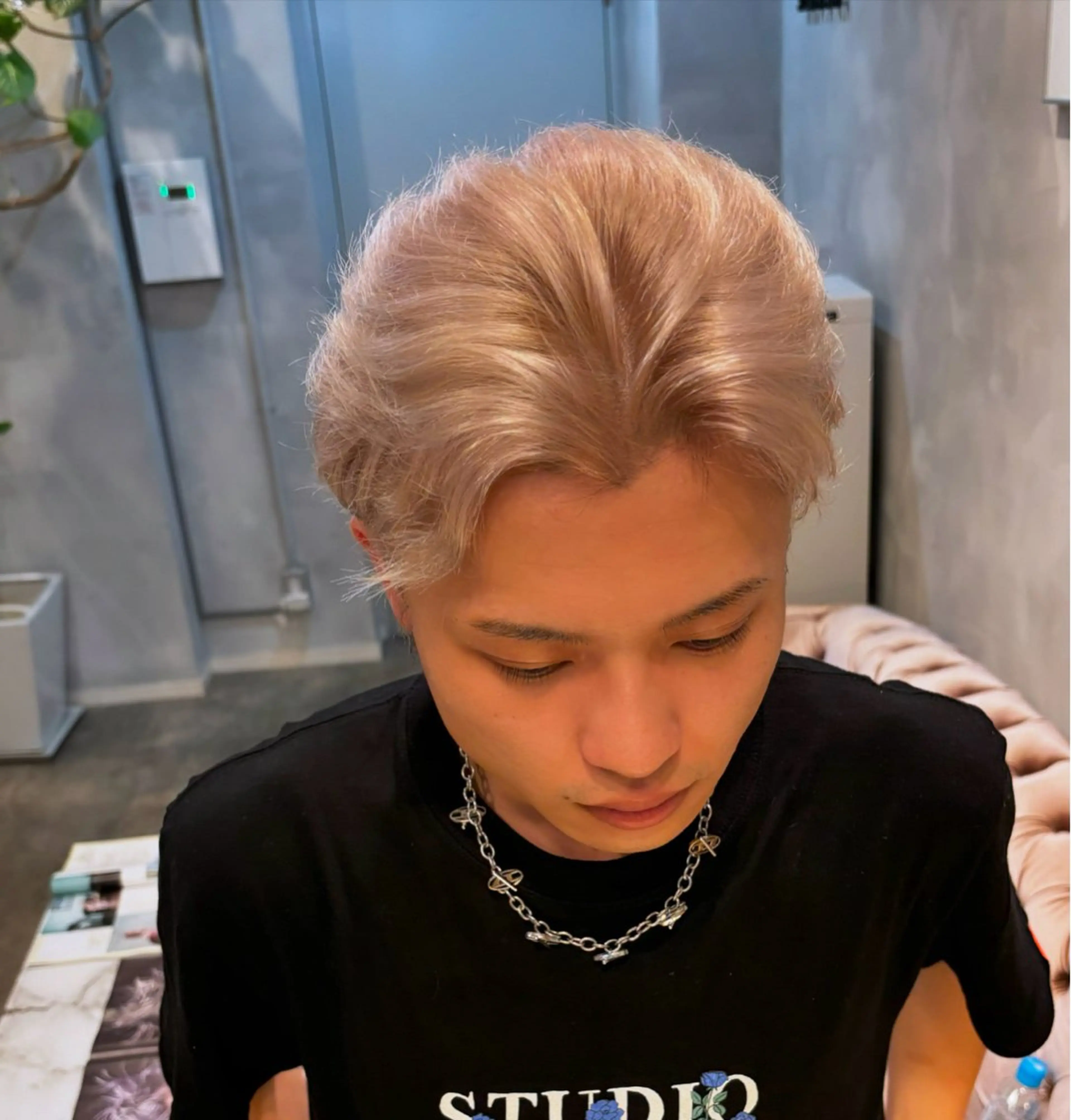 ショート カラー ブリーチ &Maison. LILIのヘアスタイル