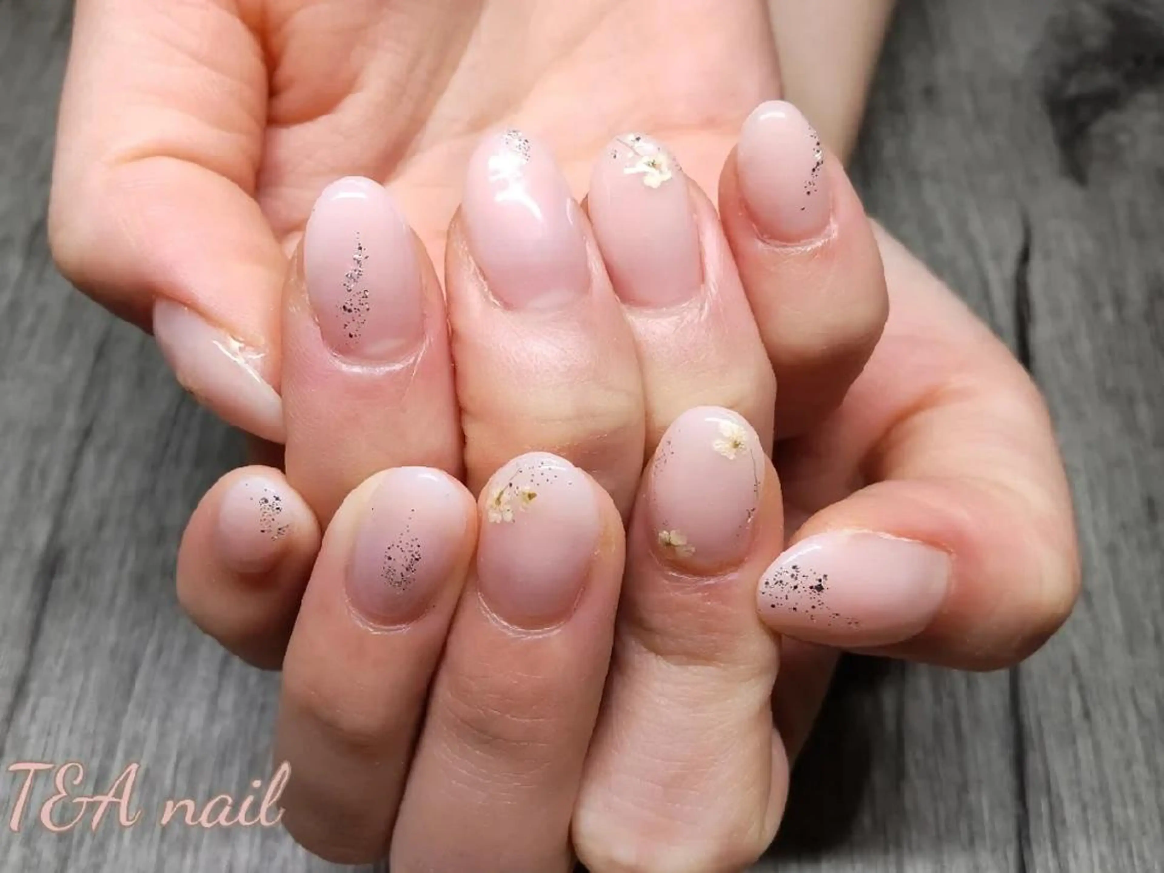 ミディアム ネイル 長さ出し ジェルネイル ニュアンスネイル スカルプネイル ハンドネイル T&A nailのネイルデザイン
