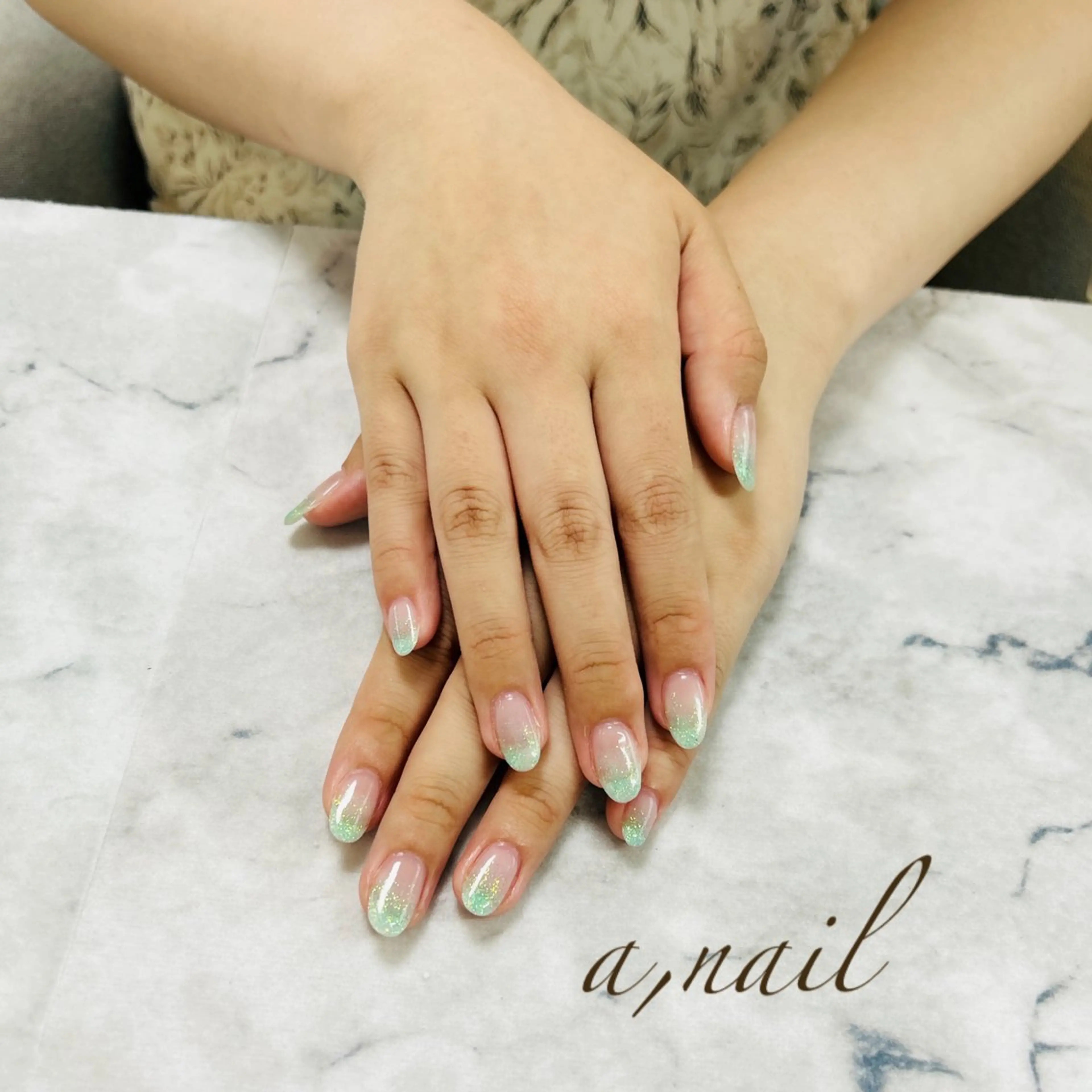 ネイル オーロラネイル フットネイル ジェルネイル グラデーション キラキラネイル ハンドネイル ネイルサロン エーネイルのネイルデザイン