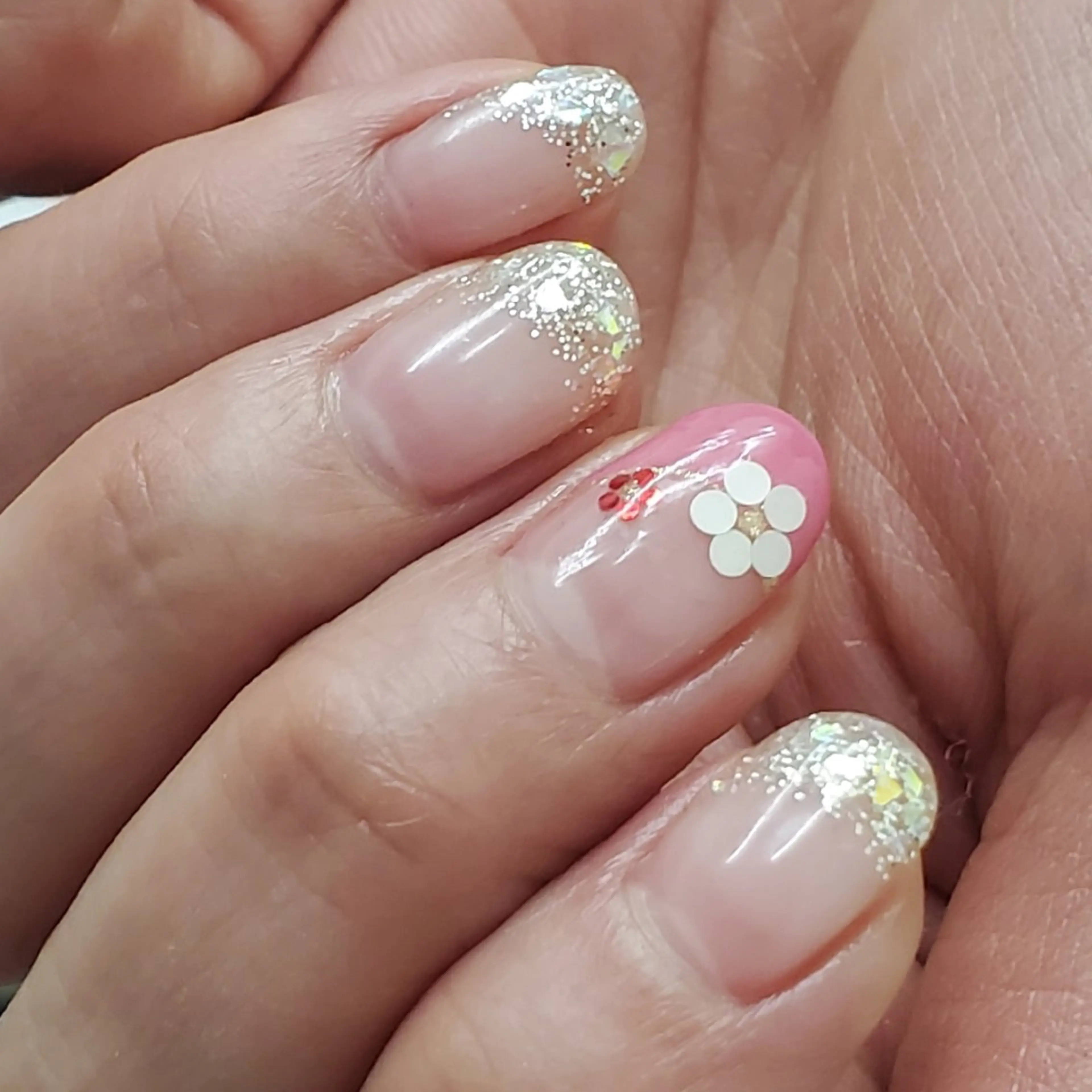 ネイル MOM  原宿店所属・MoM マムネイル原宿のネイルデザイン