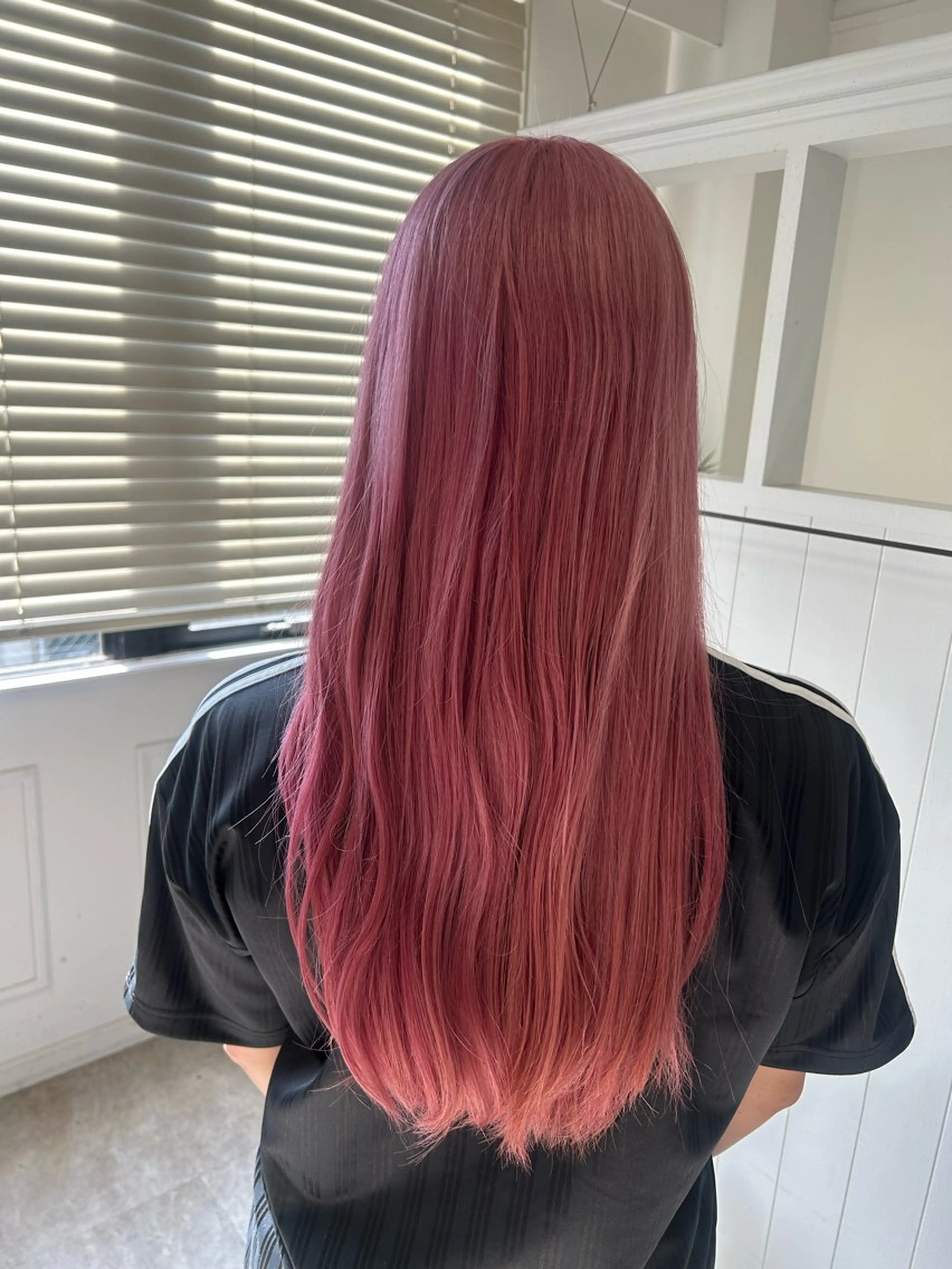 ロング カラー ピンクカラー デザインカラー🌈 メイク💄ヒカリ🌟のヘアスタイル