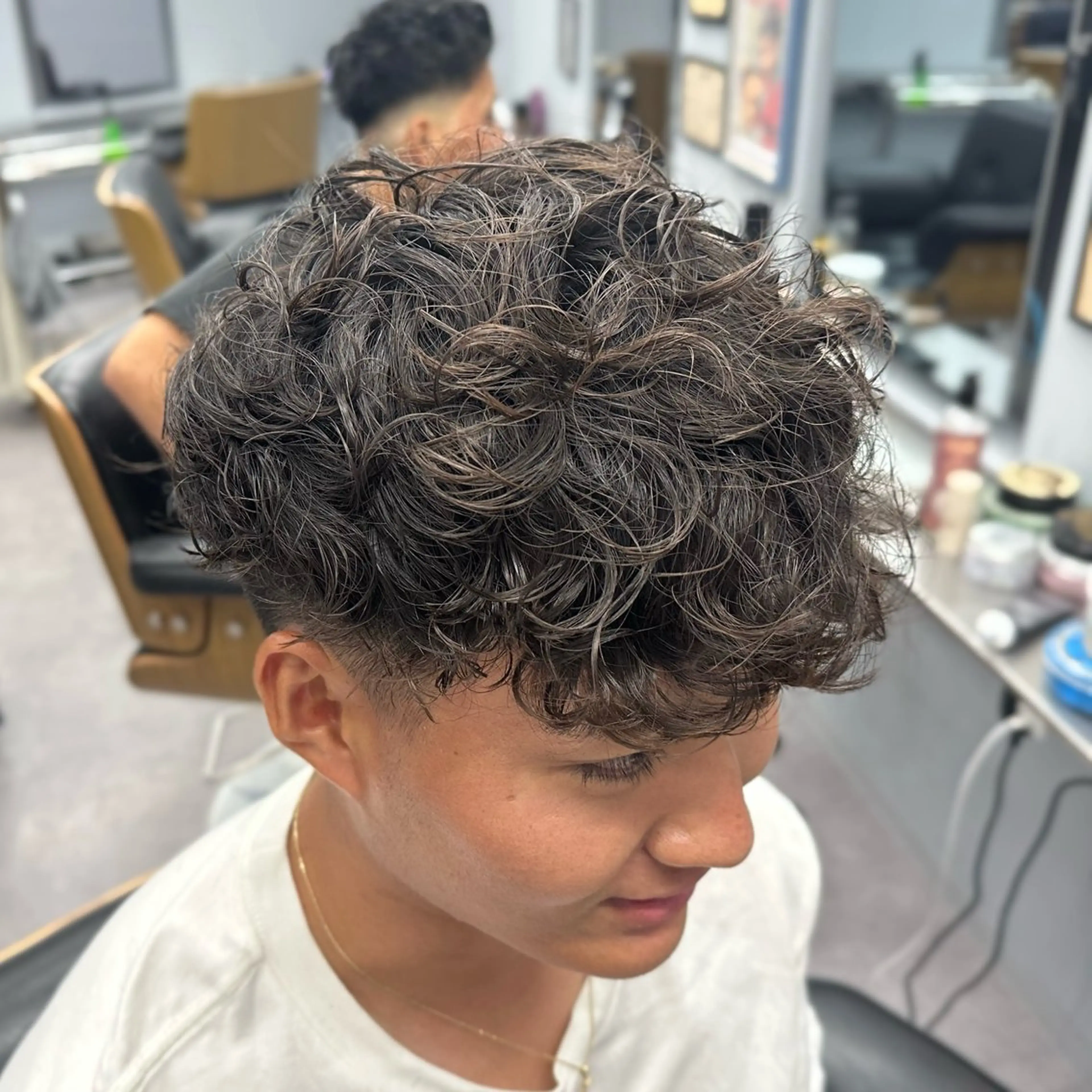 ショート パーマ メンズ メンズブリーチ センターパート フェードカット メンズパーマ スペインカール カット パーマ I-CON  #blue MEN'S所属・池袋/カラー/パーマ NATSUのヘアスタイル