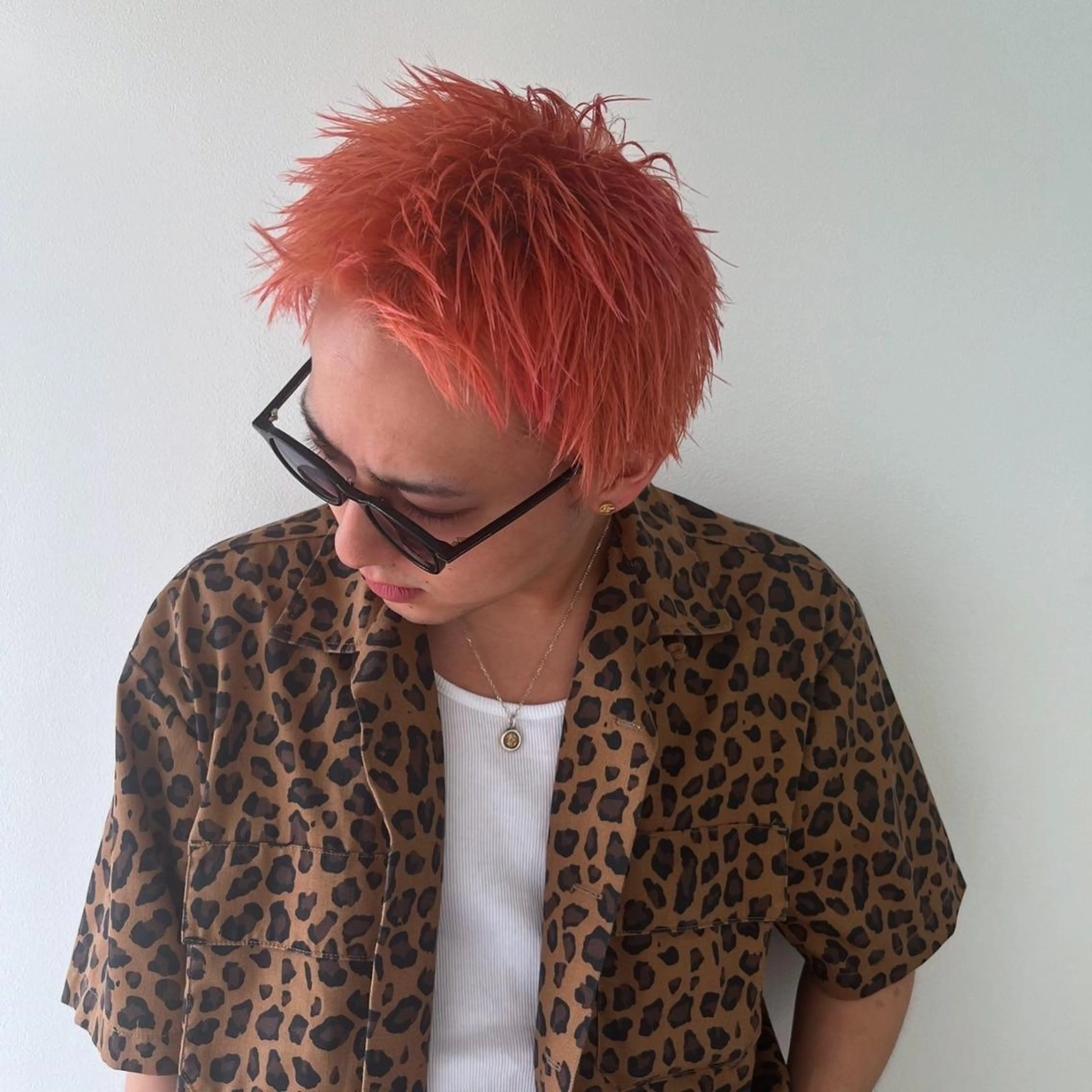 ショート カラー ブリーチ オレンジ ショートヘア 上重 晴輝 Recharme新保のヘアスタイル