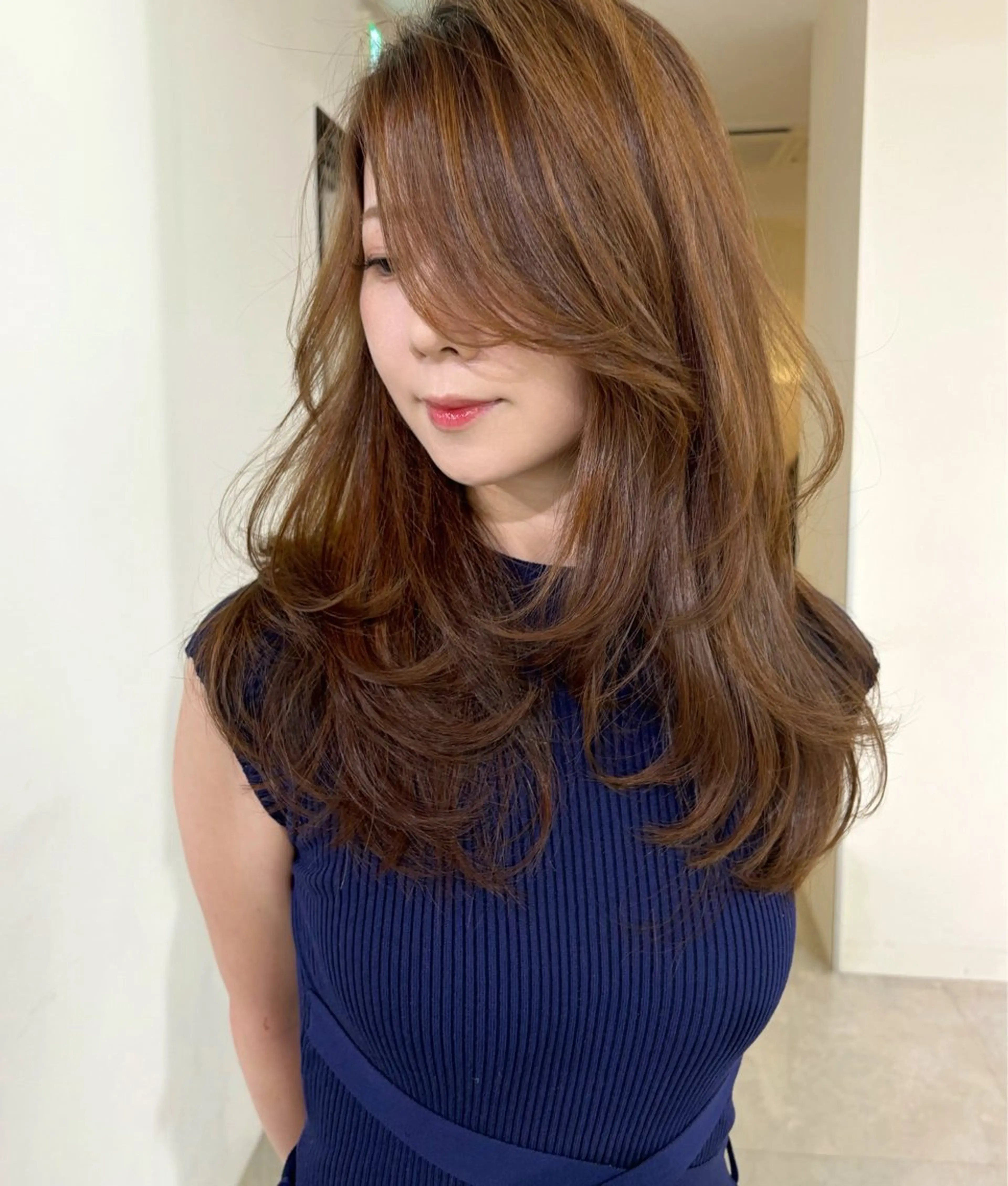 ロング カラー 顔周りカット レイヤーカット 小顔カット カット mizuki/ピンク ベージュ.レイヤーのヘアスタイル