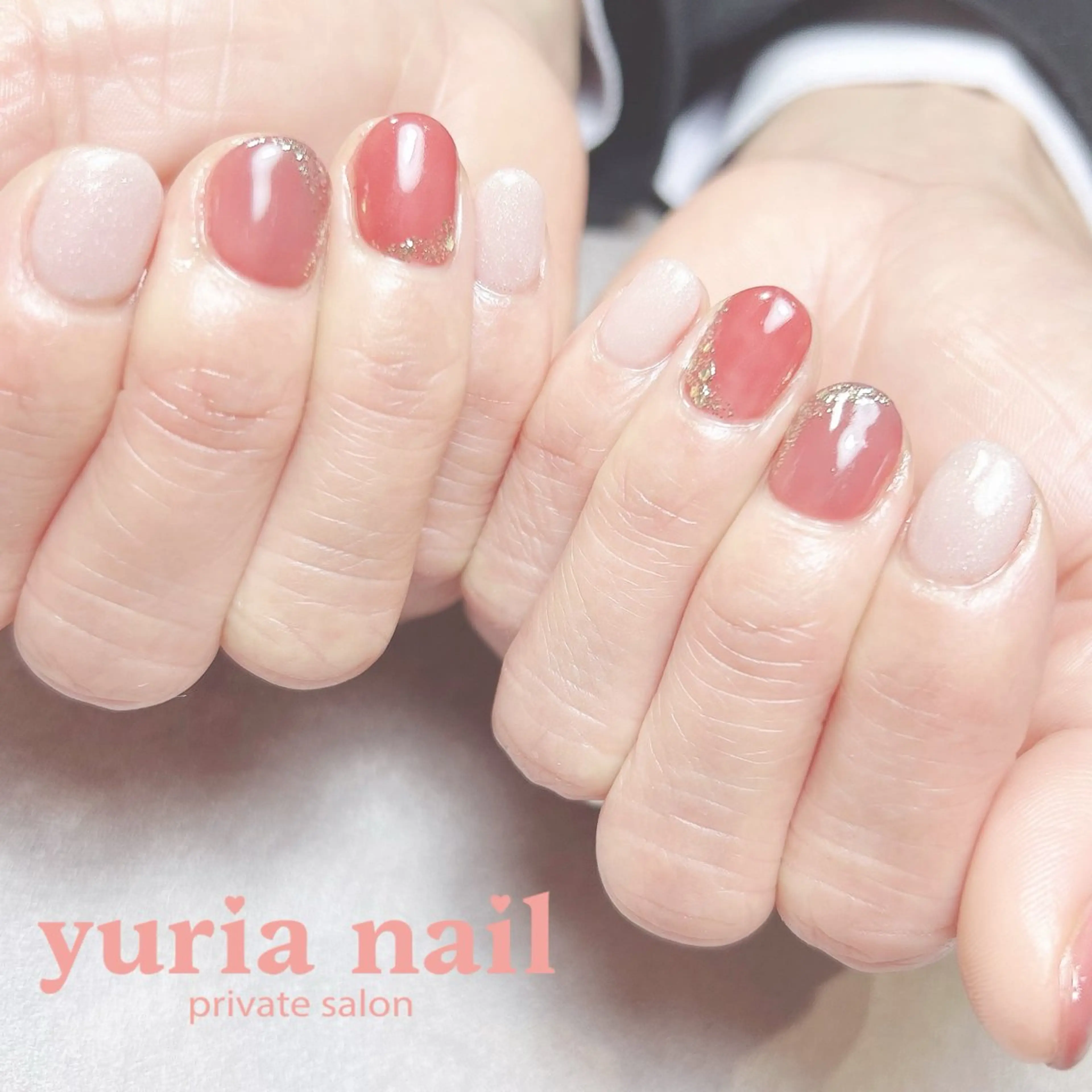 ネイル ジェルネイル ゴールド ラメ(グリッター) ピンク 赤色 ハンドネイル 小林 ゆりあのネイルデザイン