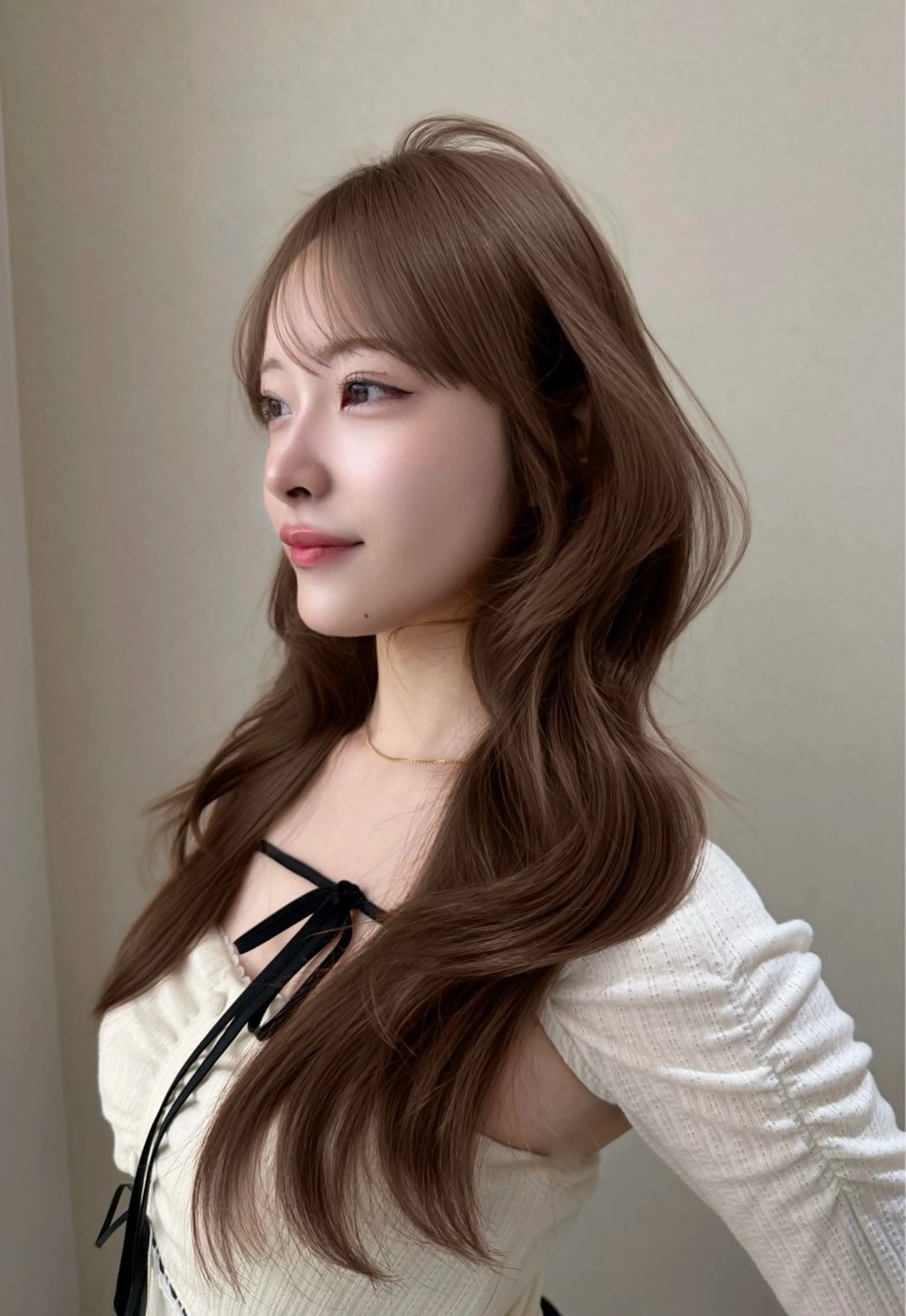 ロング カラー ベージュカラー ヘアカラー トリートメント 𝐜𝐨𝐚 𝐦𝐨𝐦𝐨𝐞のヘアスタイル