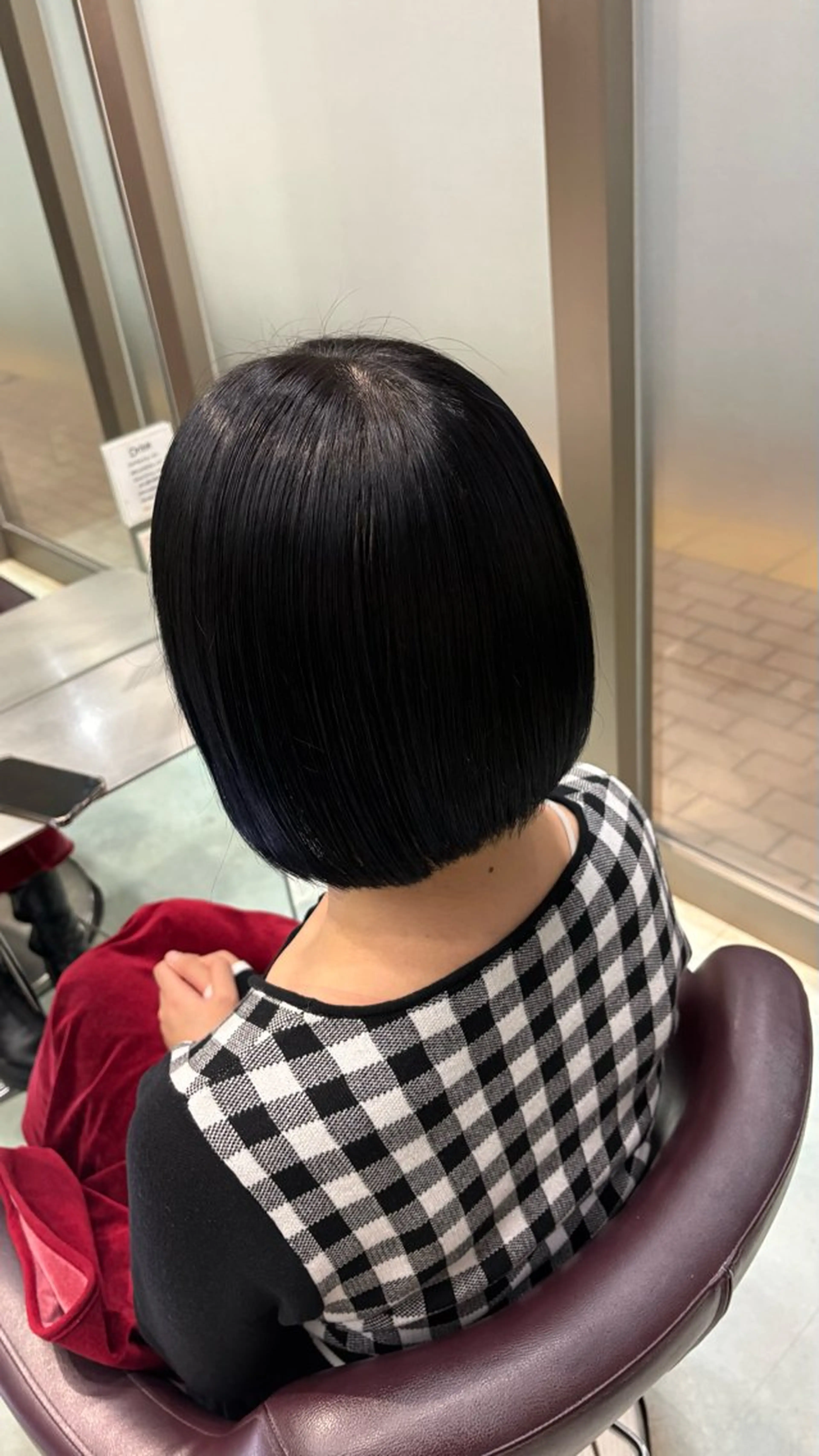 ミディアム カラー 黒髪 ブリーチ ブルーカラー ブルーブラック 石川 果憐のヘアスタイル