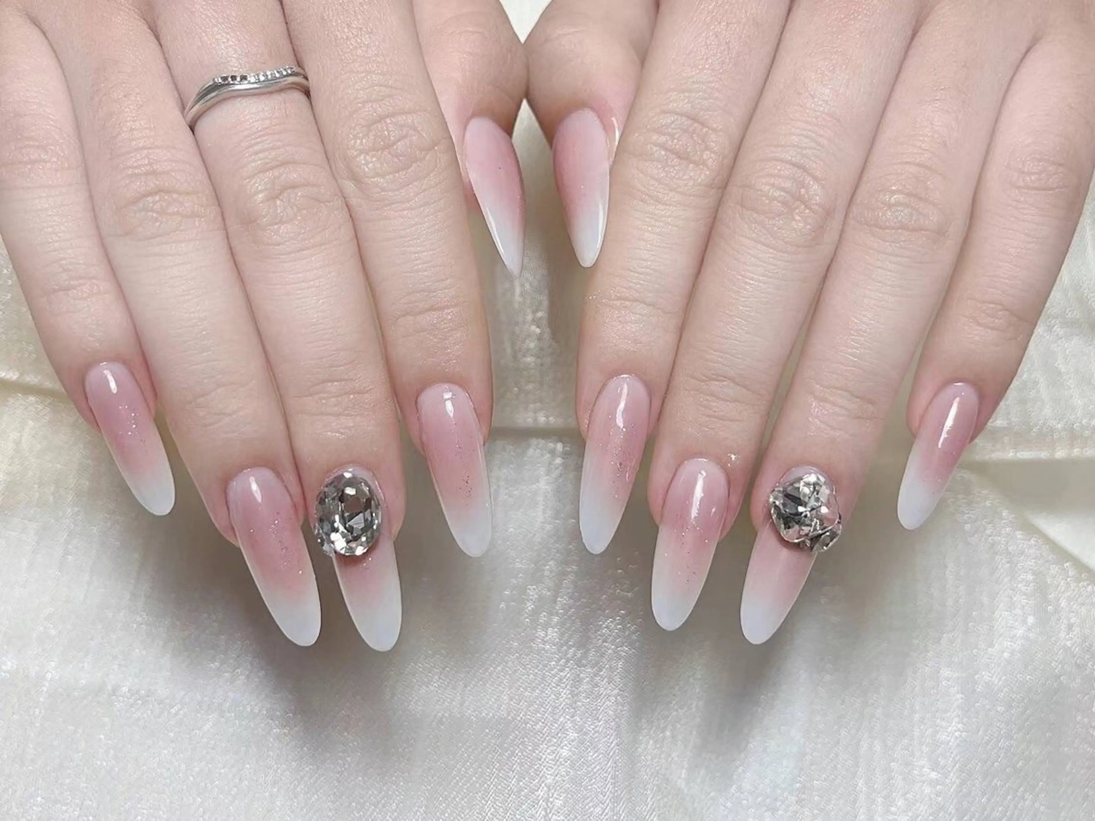 ネイル オーロラネイル チークネイル 長さ出し フットネイル フレンチネイル ハンドネイル ハンドケア lily nailのネイルデザイン