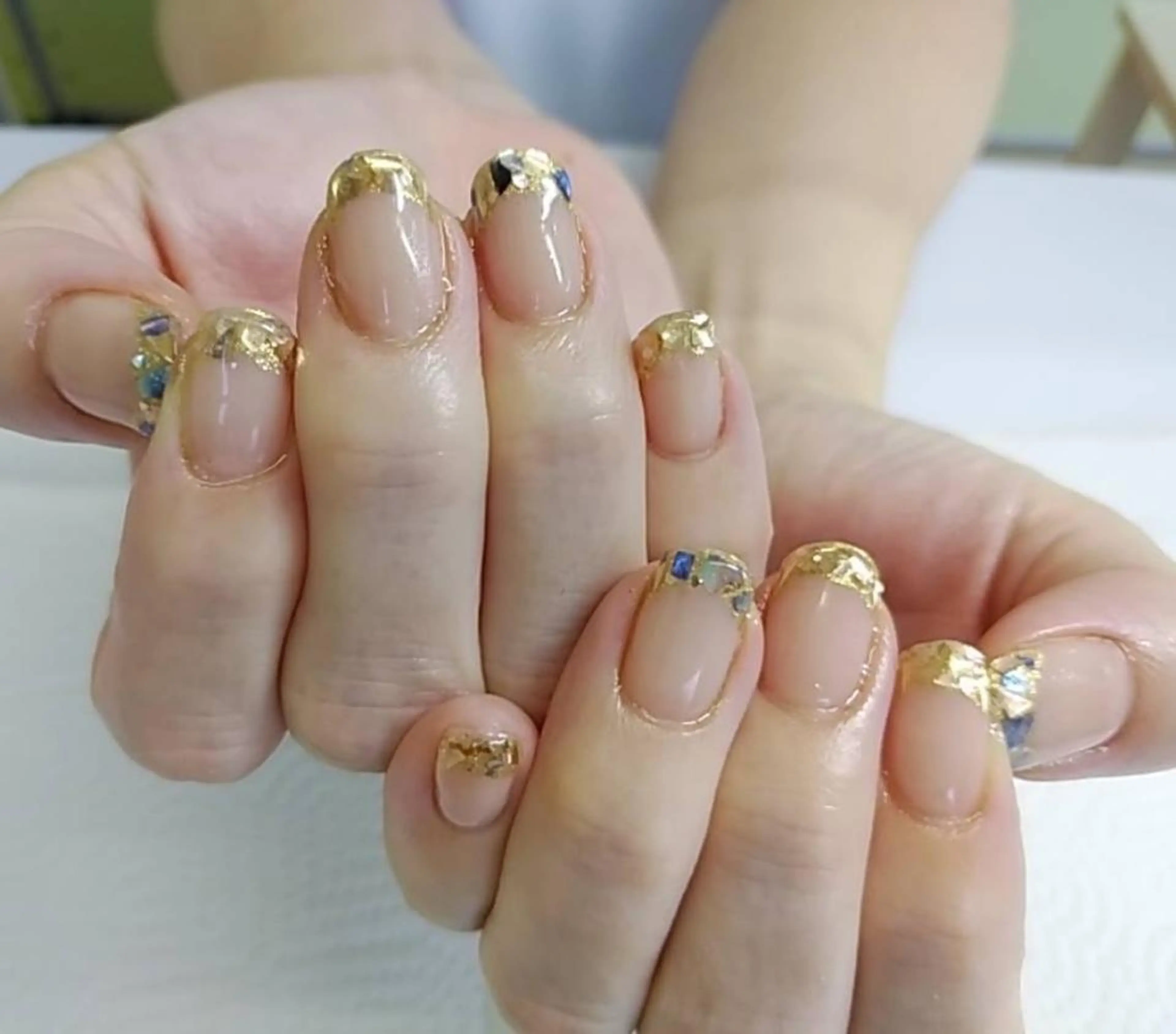 ネイル フレンチネイル ガラスフレンチ 持ち込み シルバー ハンドネイル ハンドケア プライベートサロン Rosy Lilyのネイルデザイン