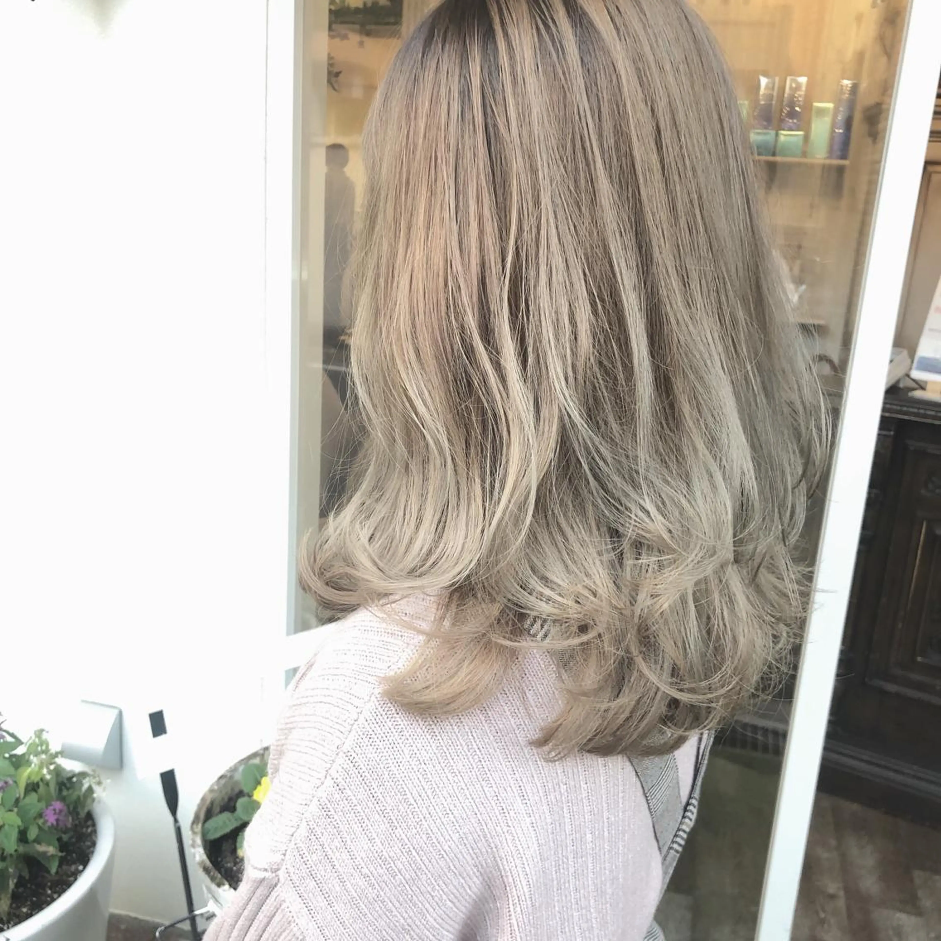 セミロング カット ヘアカラー トリートメント ＨＩ ROのヘアスタイル