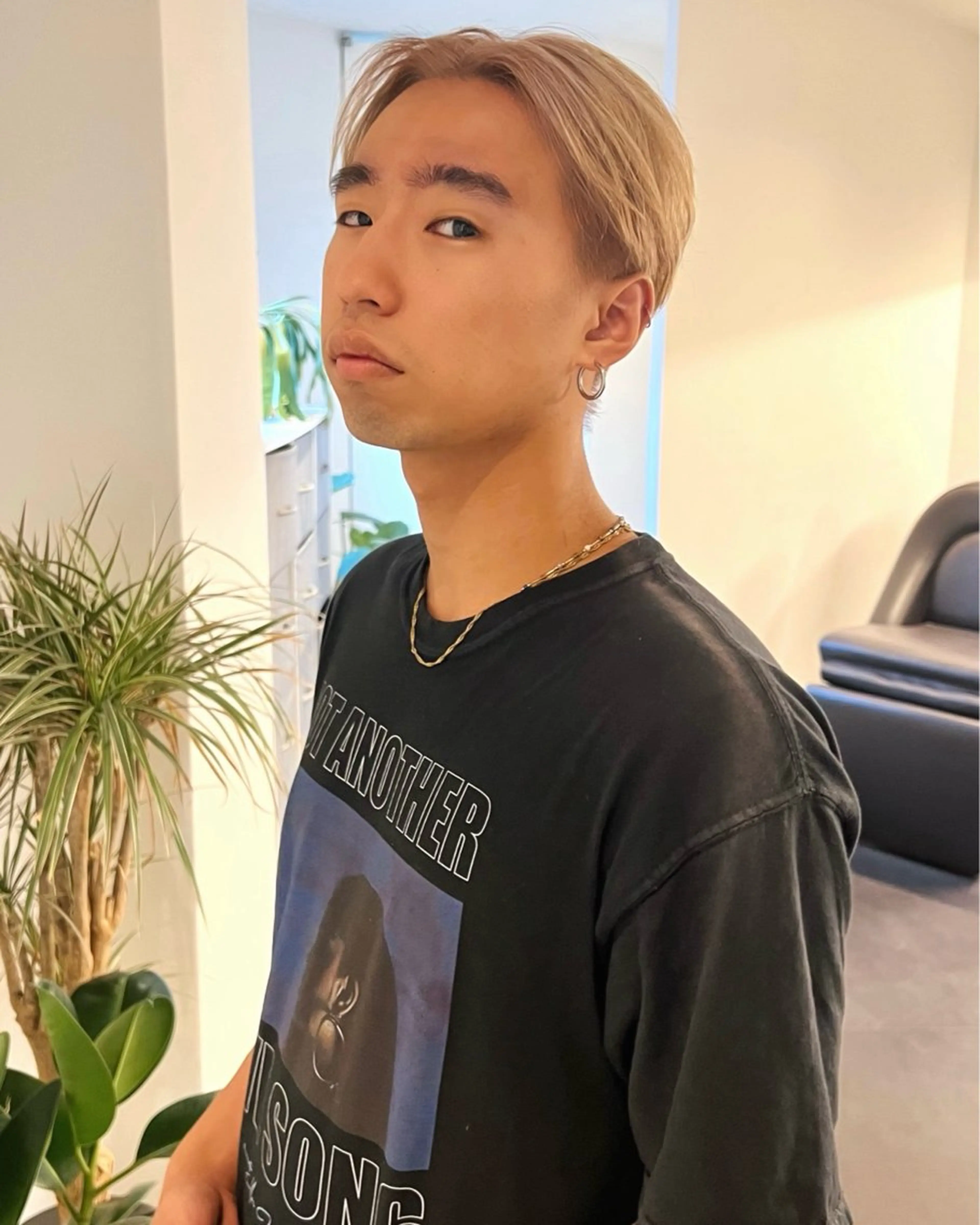 カラー メンズ センターパート ブロンド 外国人風カラー ヘアカラー トリートメント RAIMA ケアハイトーンのヘアスタイル