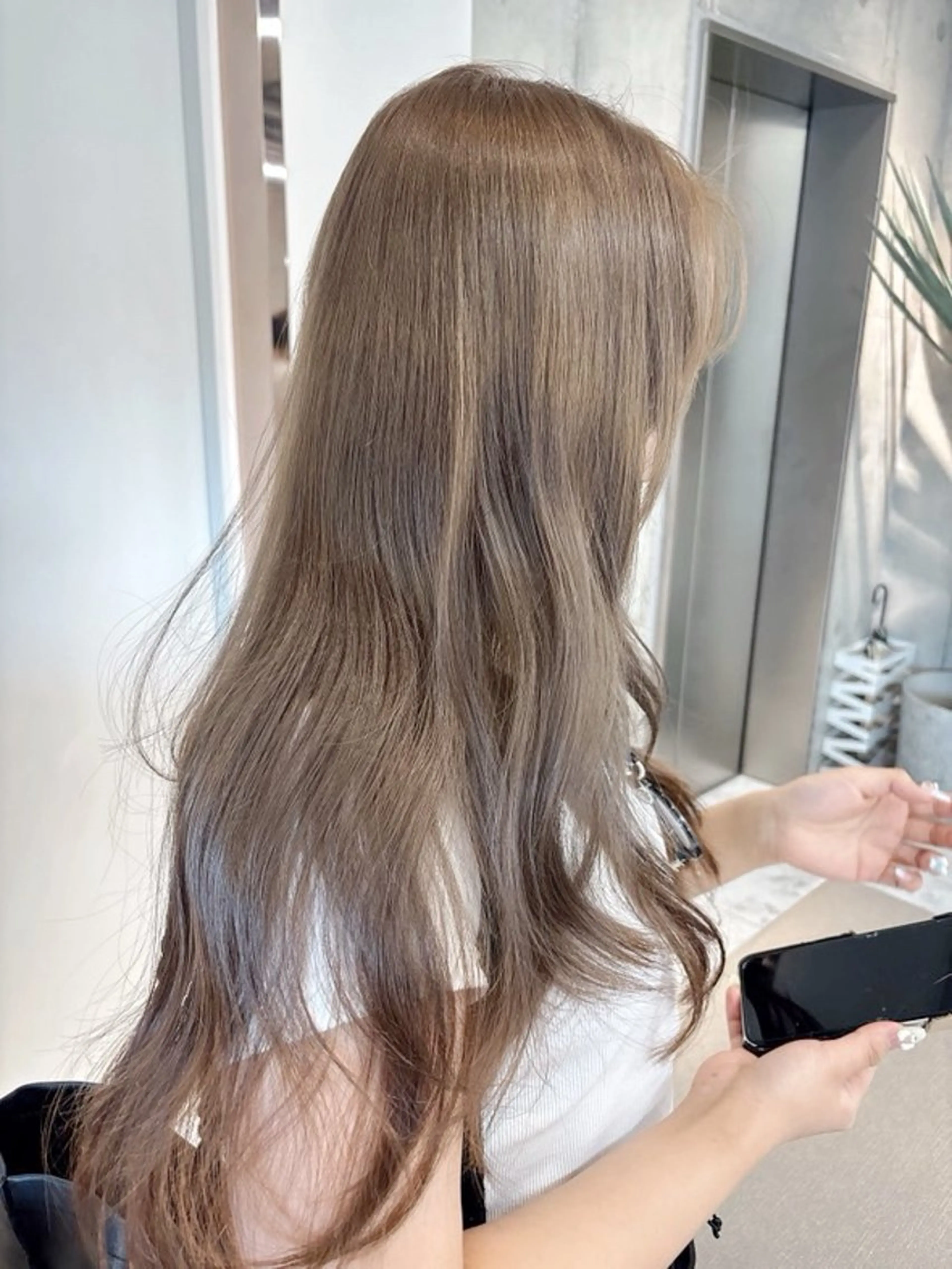 ロング カラー カット トリートメント Lond Le'a /ハイトーンカラーのヘアスタイル