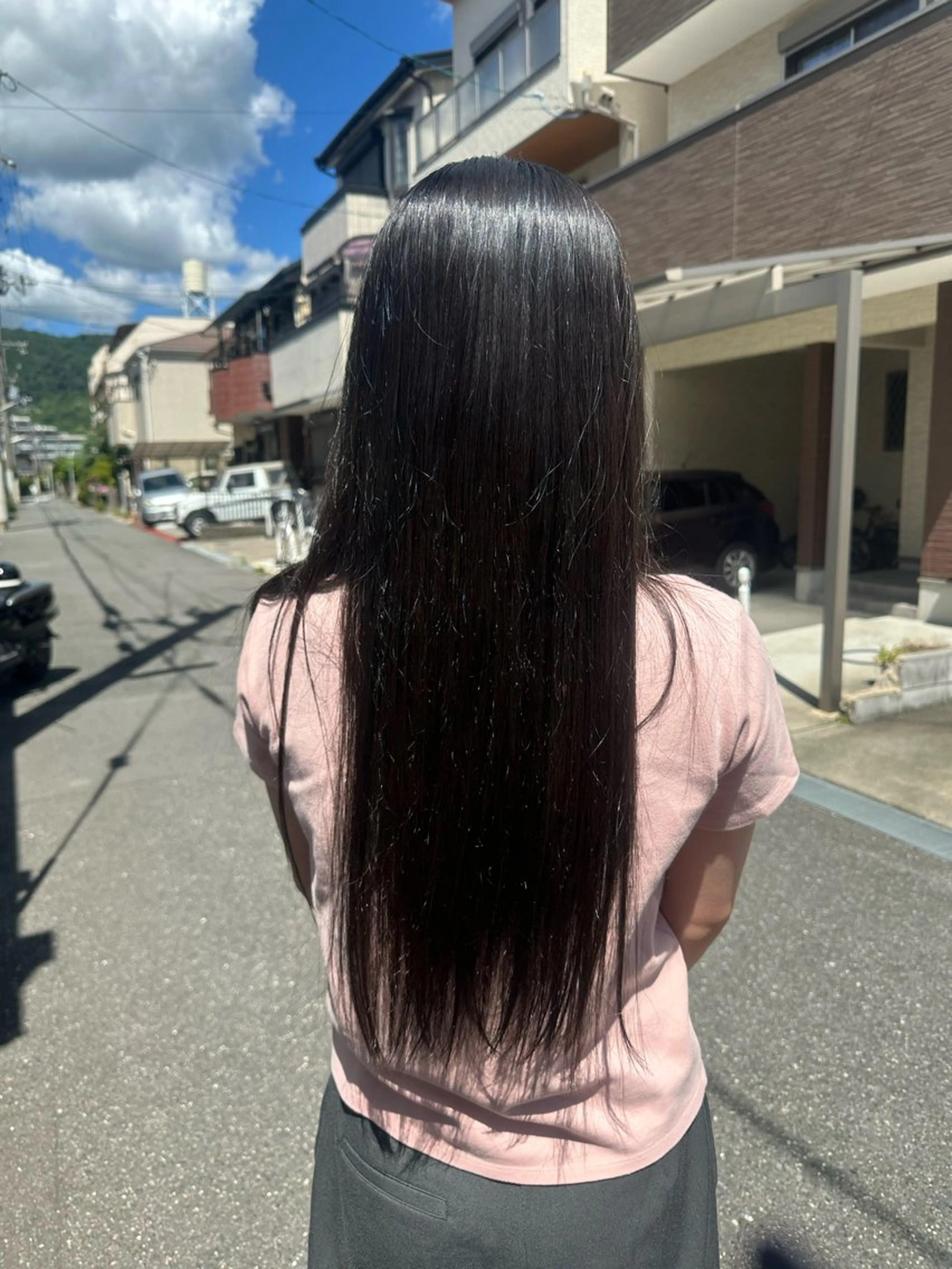 ロング カラー 黒髪 ブルーカラー ブルーブラック ヘアカラー 安達 望のヘアスタイル