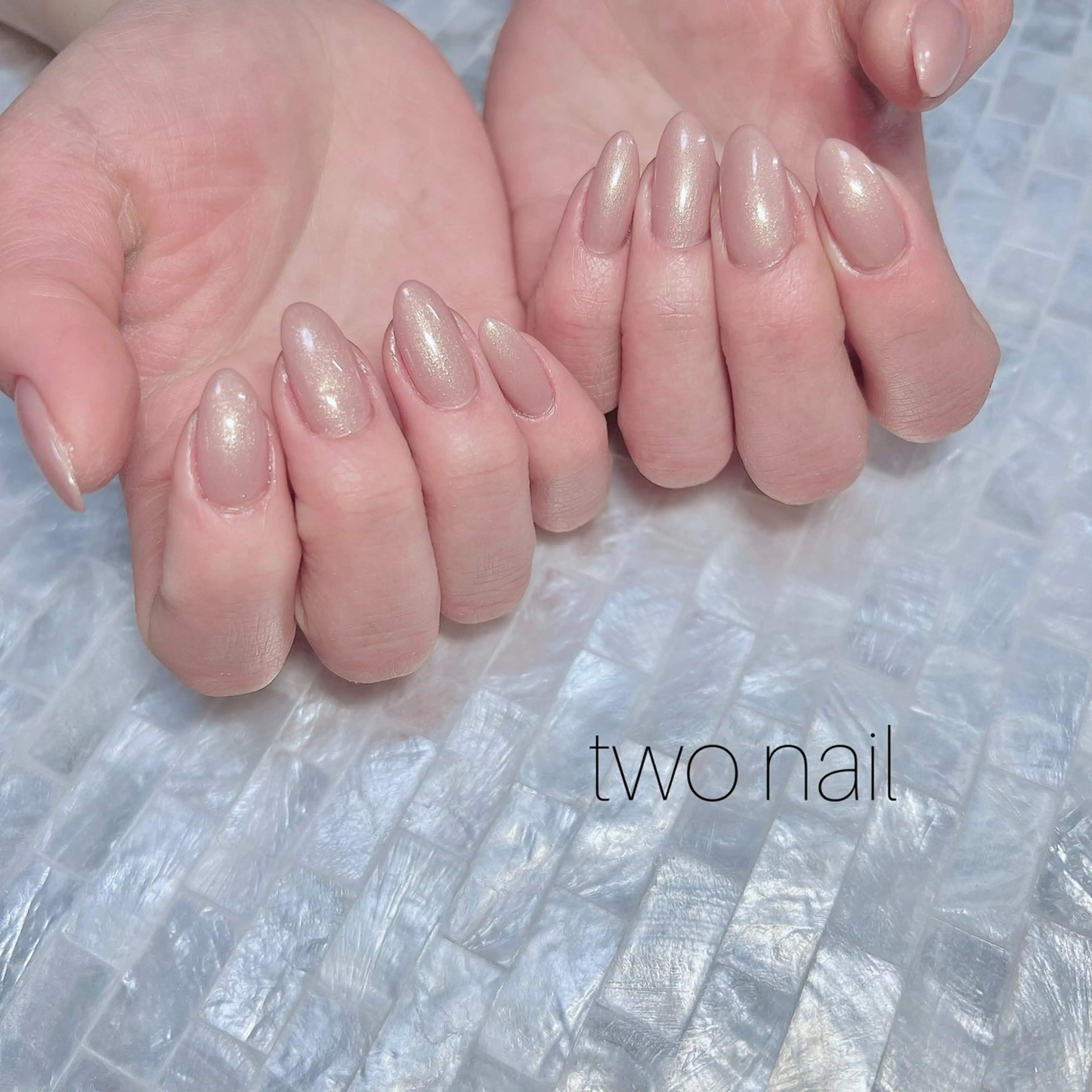 ネイル キラキラネイル ネイルチップ ホワイト ハンドネイル two nailのネイルデザイン