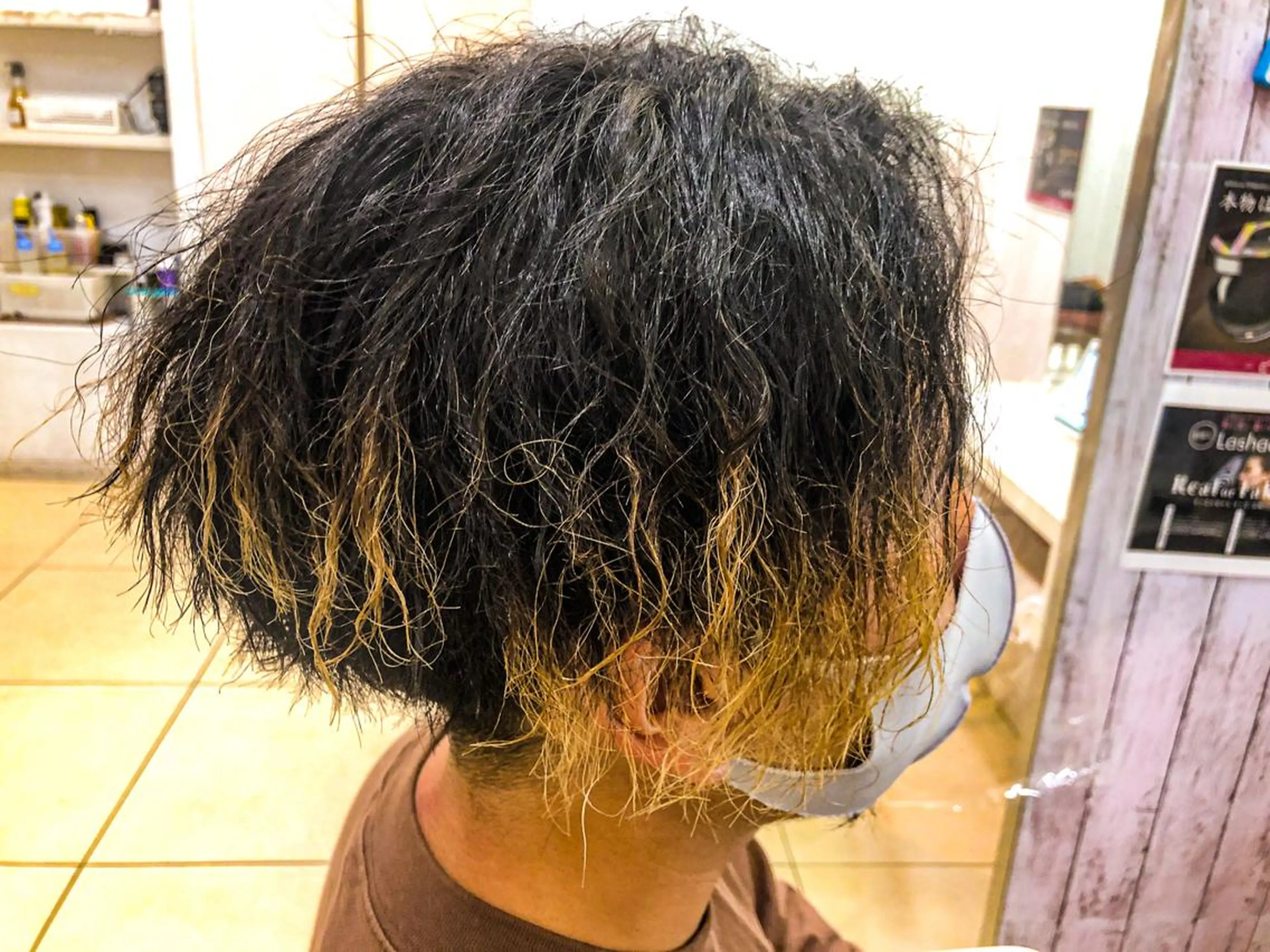 ミディアム パーマ メンズ センターパート カット パーマ 韓国メンズヘア/ 毛流れヘア　須田龍世のヘアスタイル