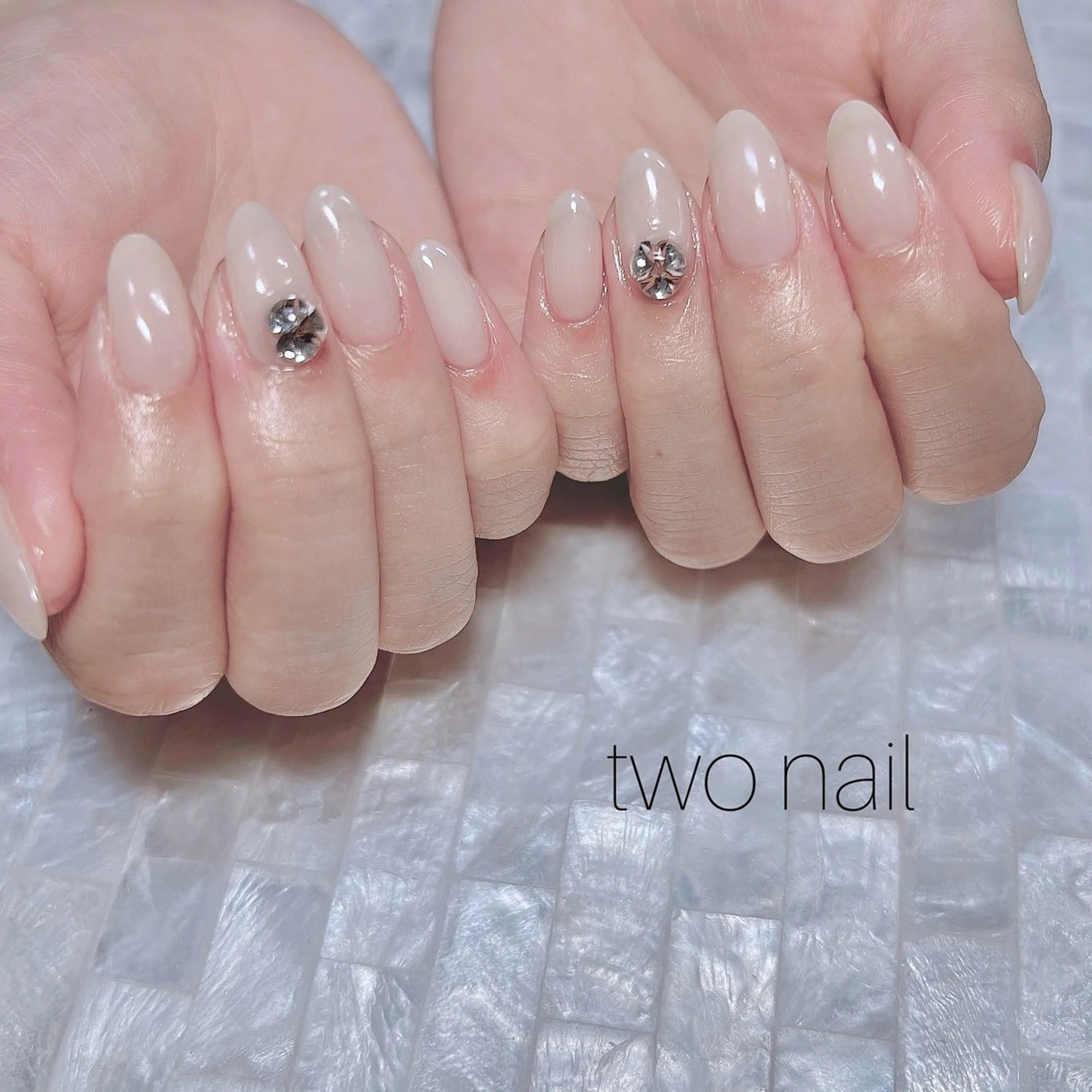 ネイル ネイルチップ ホワイト ハンドネイル two nailのネイルデザイン