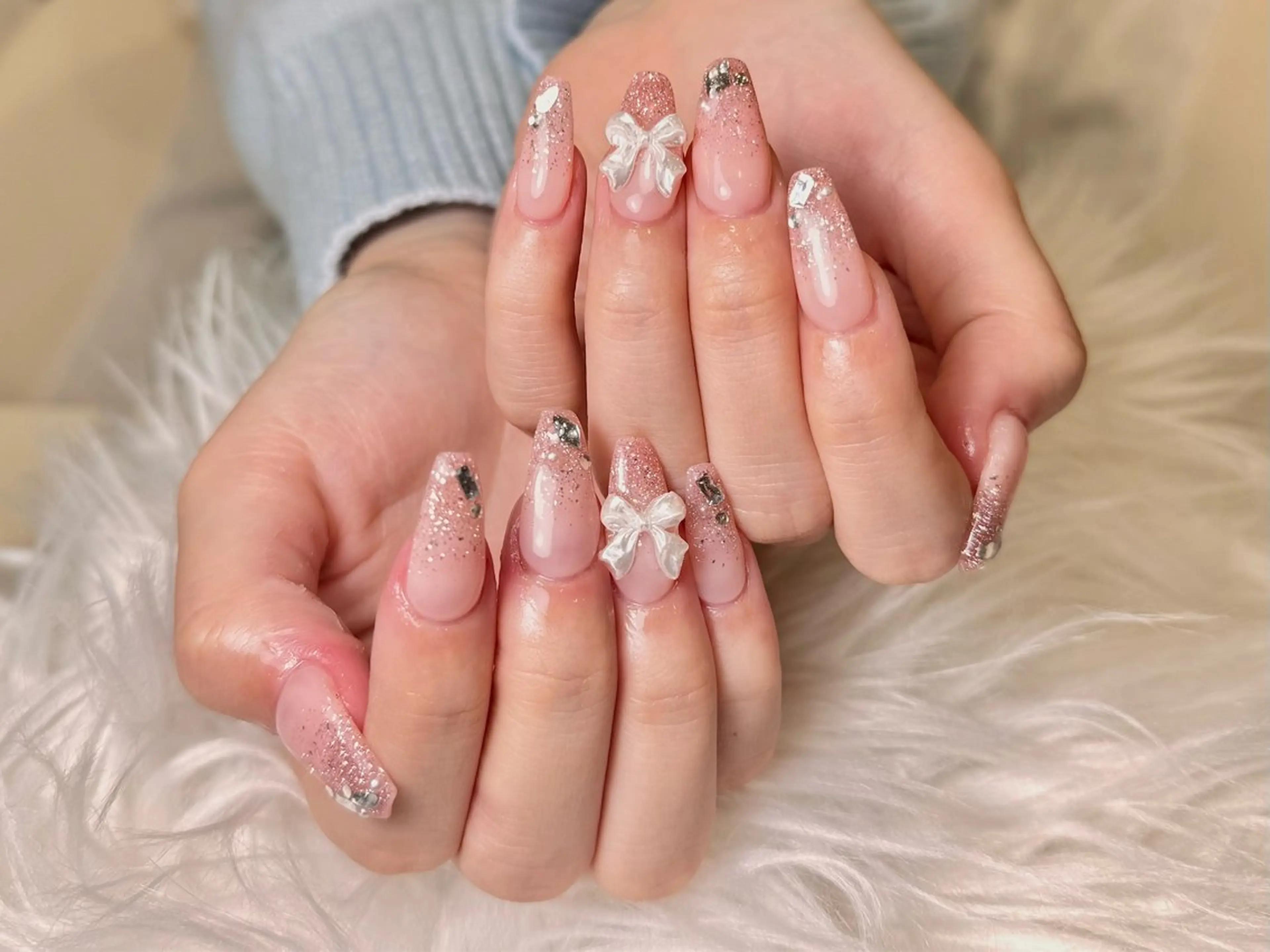 ネイル グラデーション キラキラネイル 韓国ネイル ラメ(グリッター) ラメグラデーション ハンドネイル チャ ミーのネイルデザイン