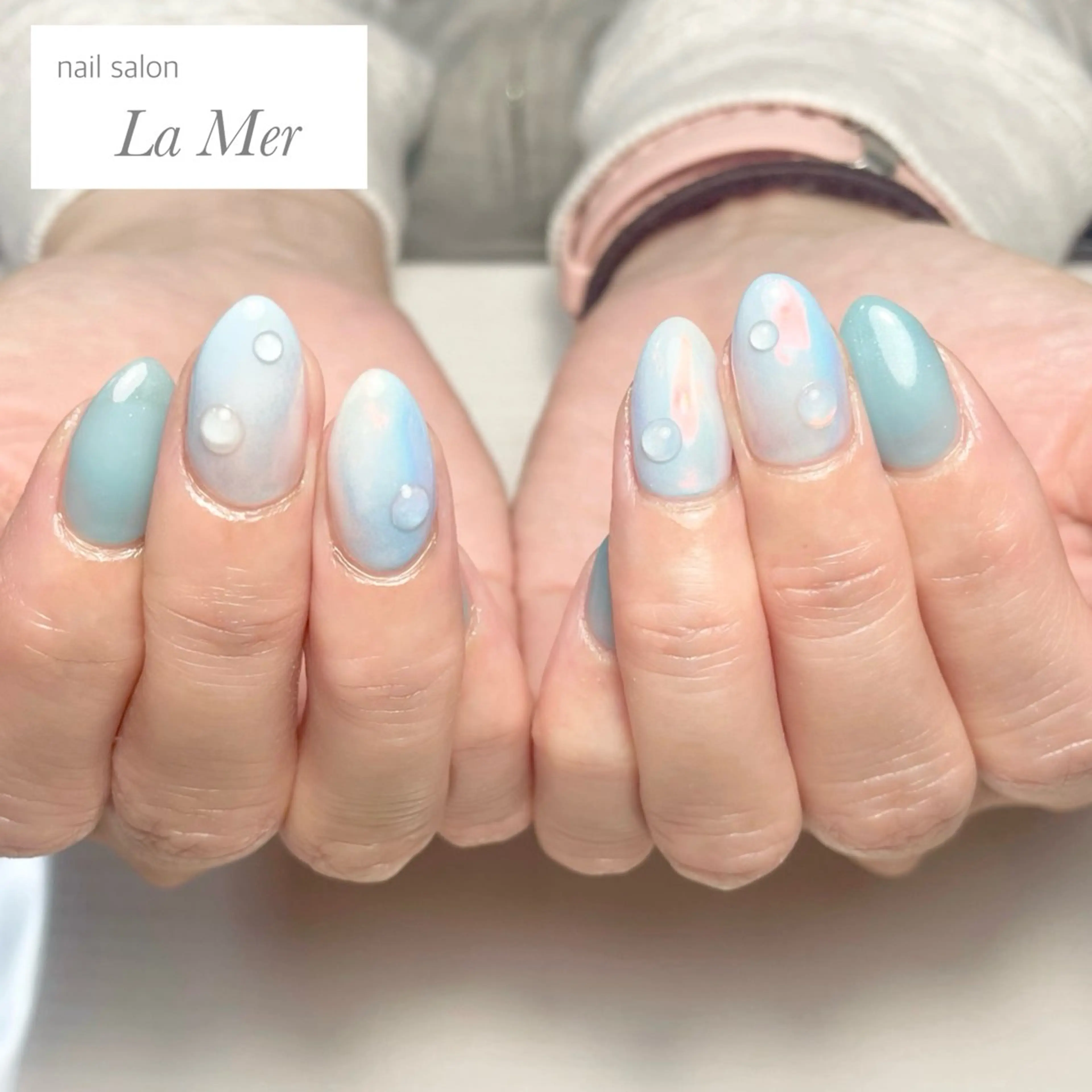 ネイル オーロラネイル ブルー ニュアンスネイル ぷっくりネイル nailsalon La Merのネイルデザイン