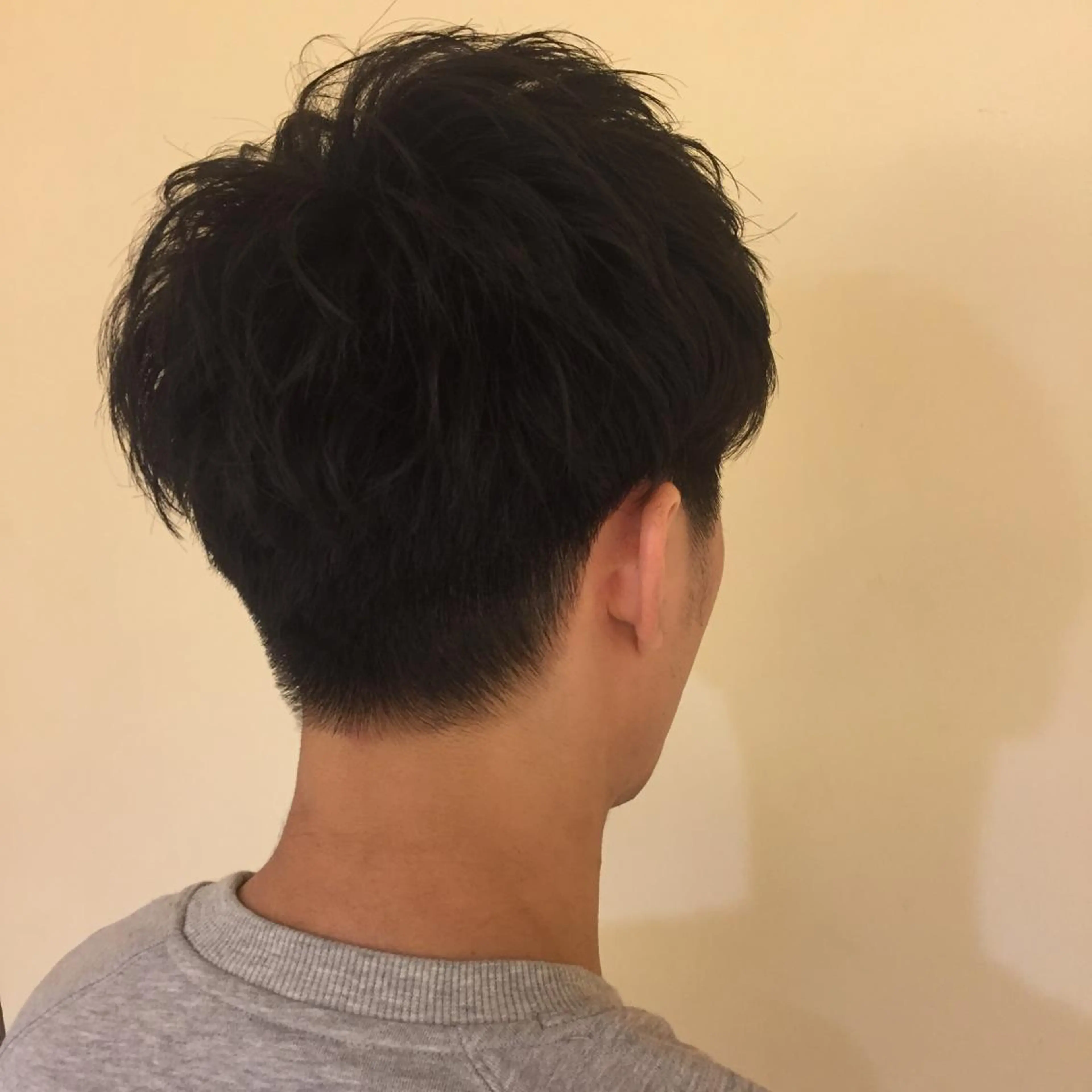 ショート パーマ メンズ 加藤 綾華のヘアスタイル