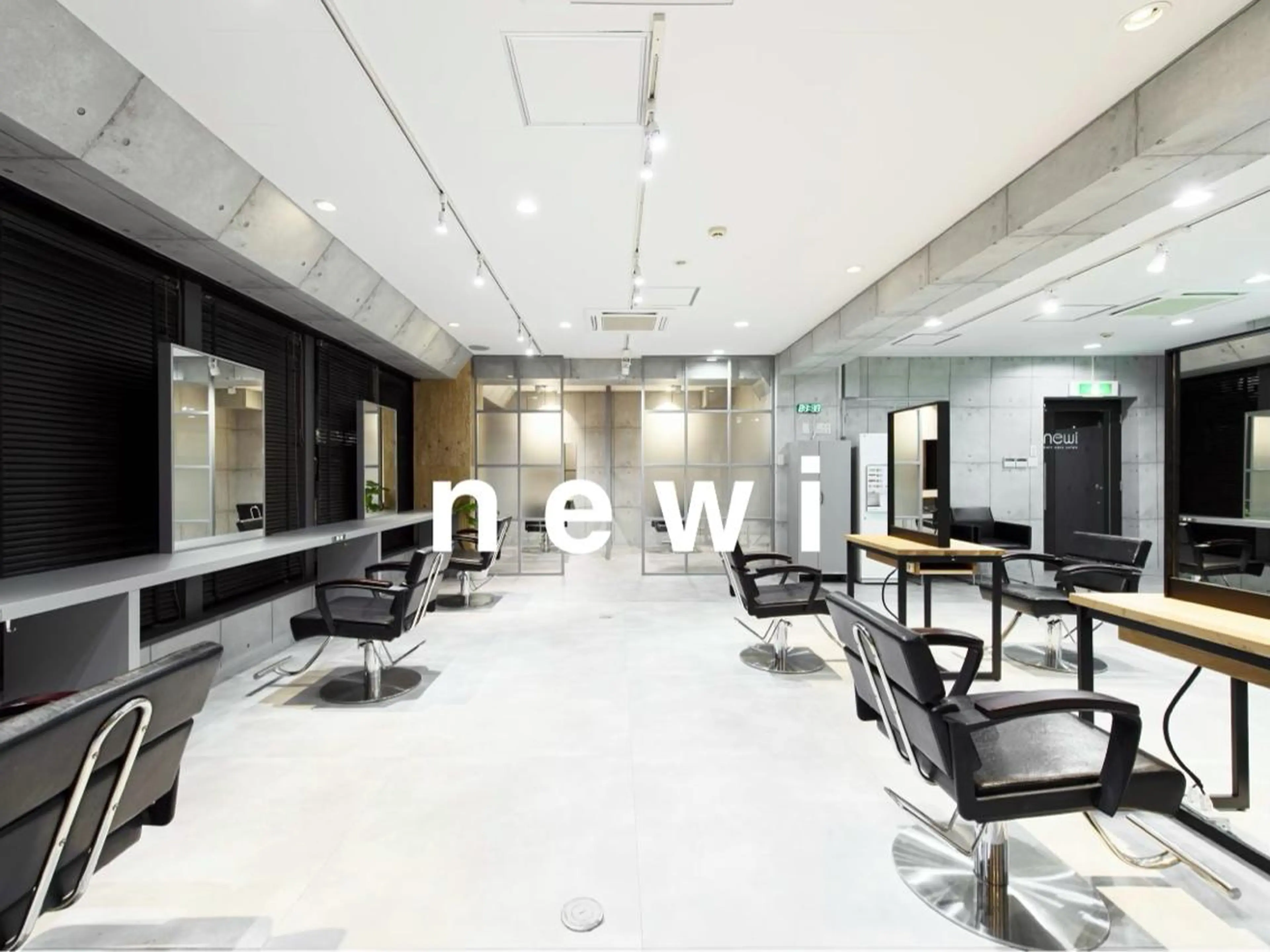 newi 池袋のヘアスタイル