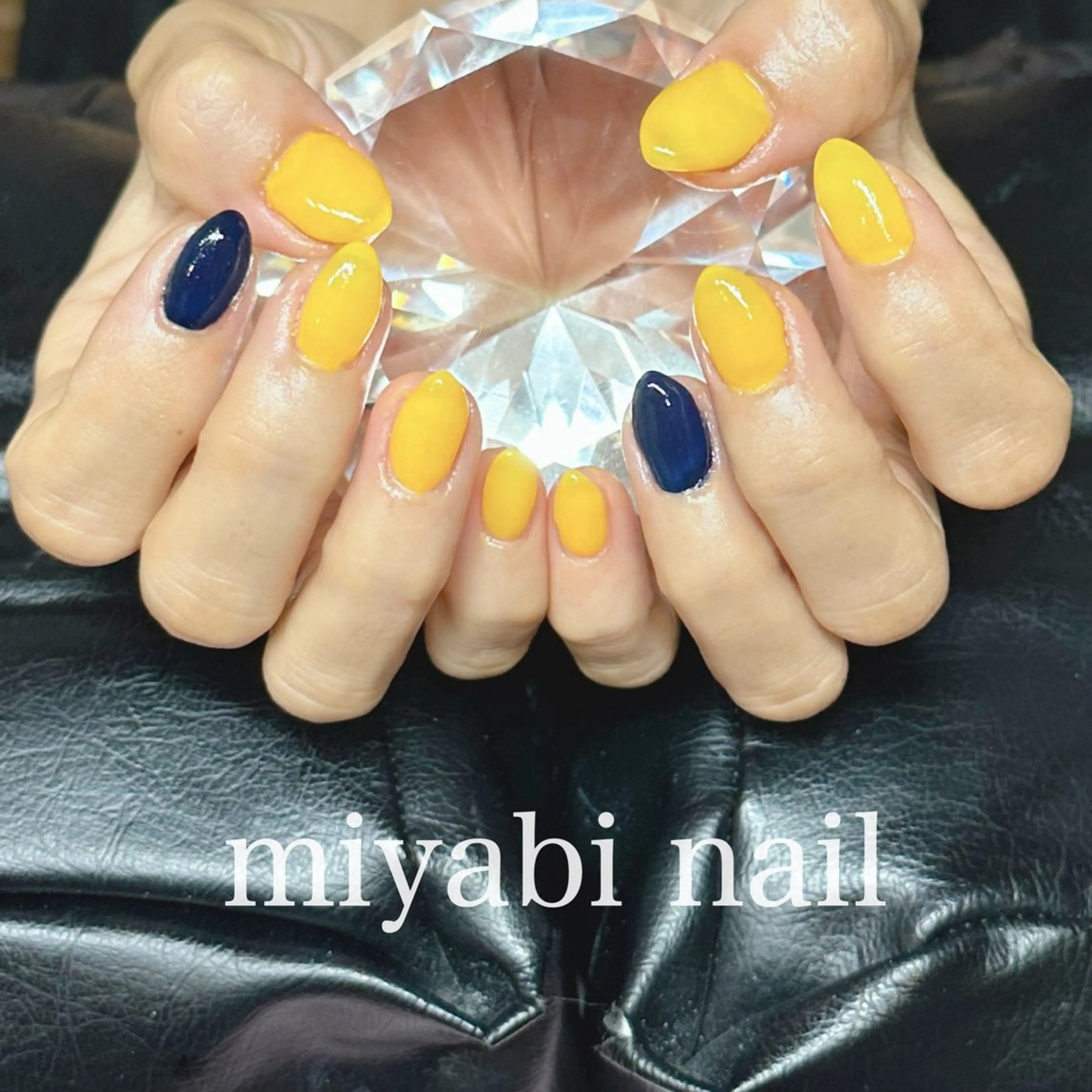 ネイル 持ち込み ネイビー 夏ネイル 黄色 ハンドネイル miyabi nail 桂川駅近くのネイルデザイン