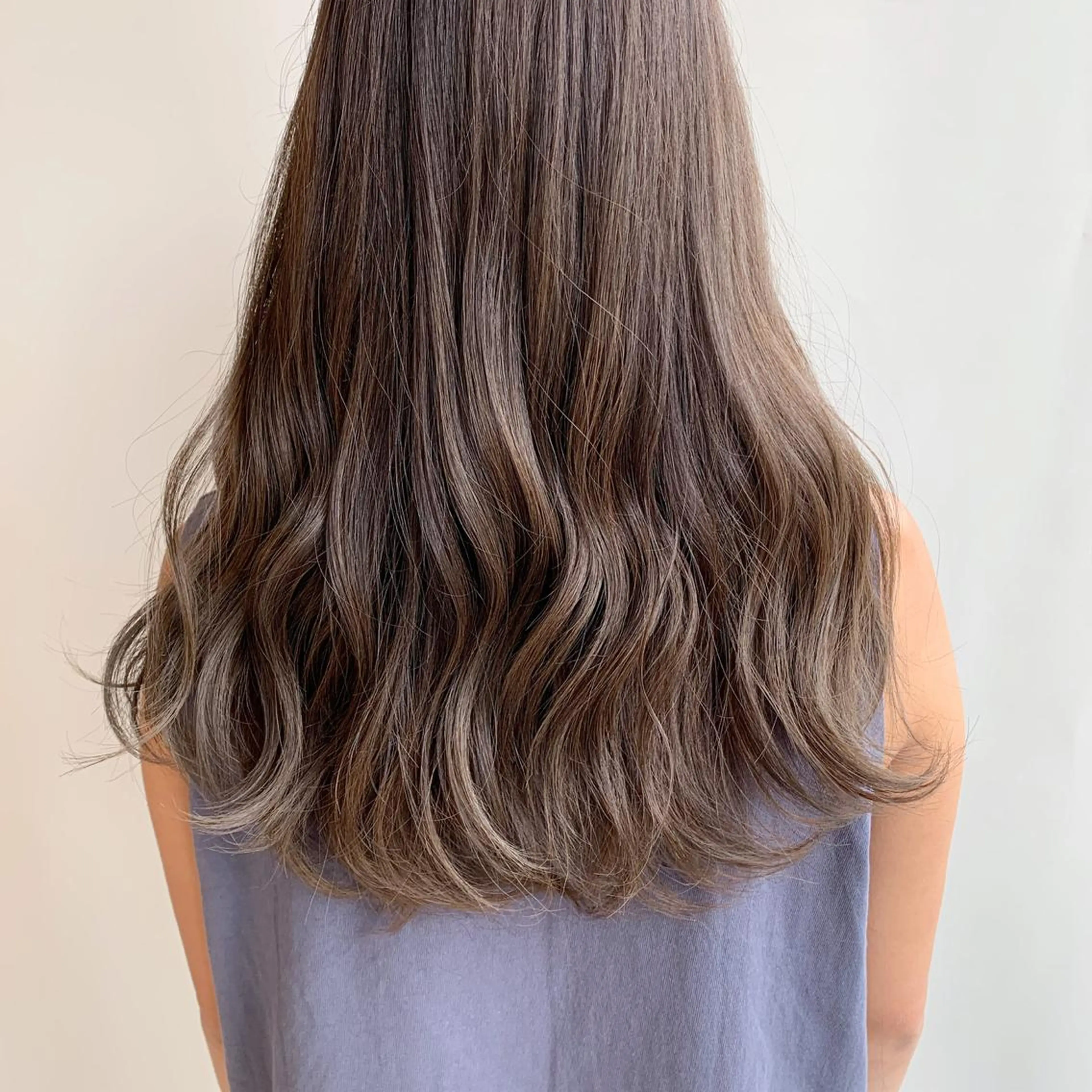 カラー 山口 莉奈のヘアスタイル