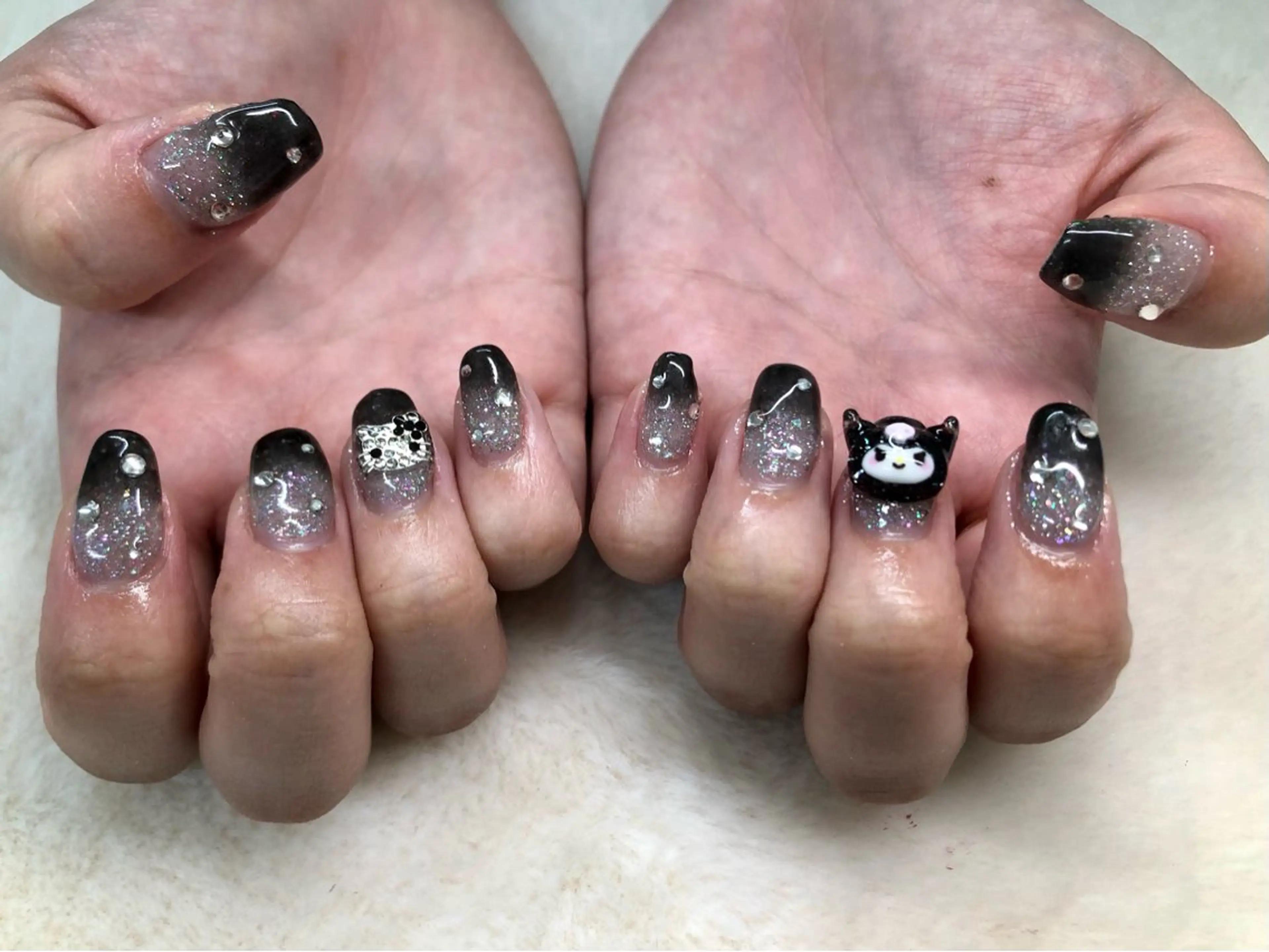 ネイル キラキラネイル ストーンネイル ワンホンネイル ハンドネイル ハンドケア Epokku ネイルサロンのネイルデザイン