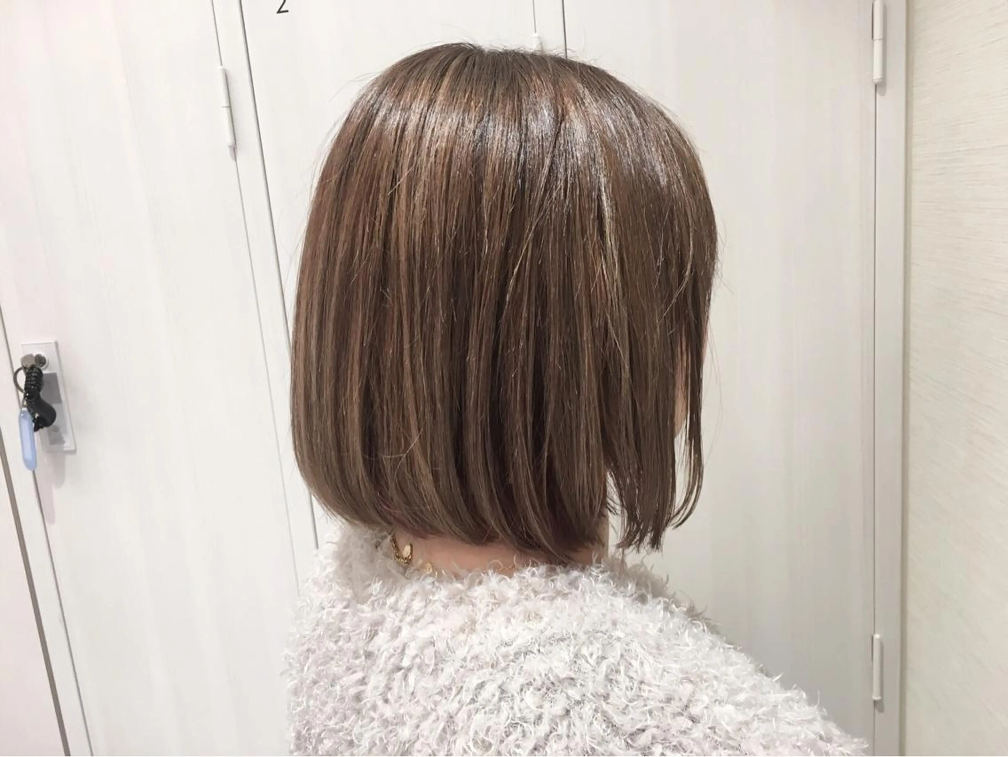 ショート カラー アッシュ ベージュカラー ブリーチ 三鷹で1番ショート ボブをカットする新谷のヘアスタイル