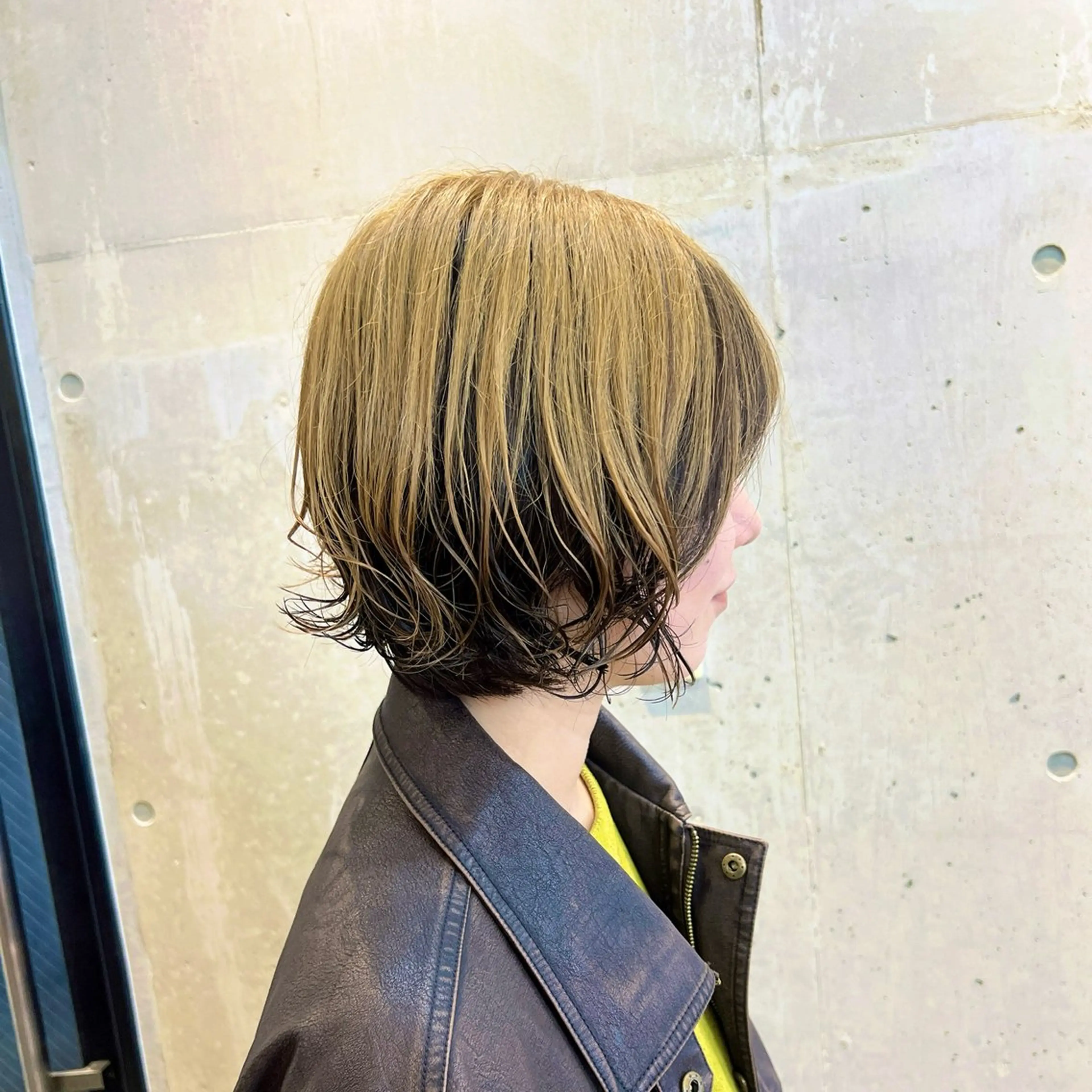 カット＋1ブリーチカラー(ブリーチ＋カラー）の写真