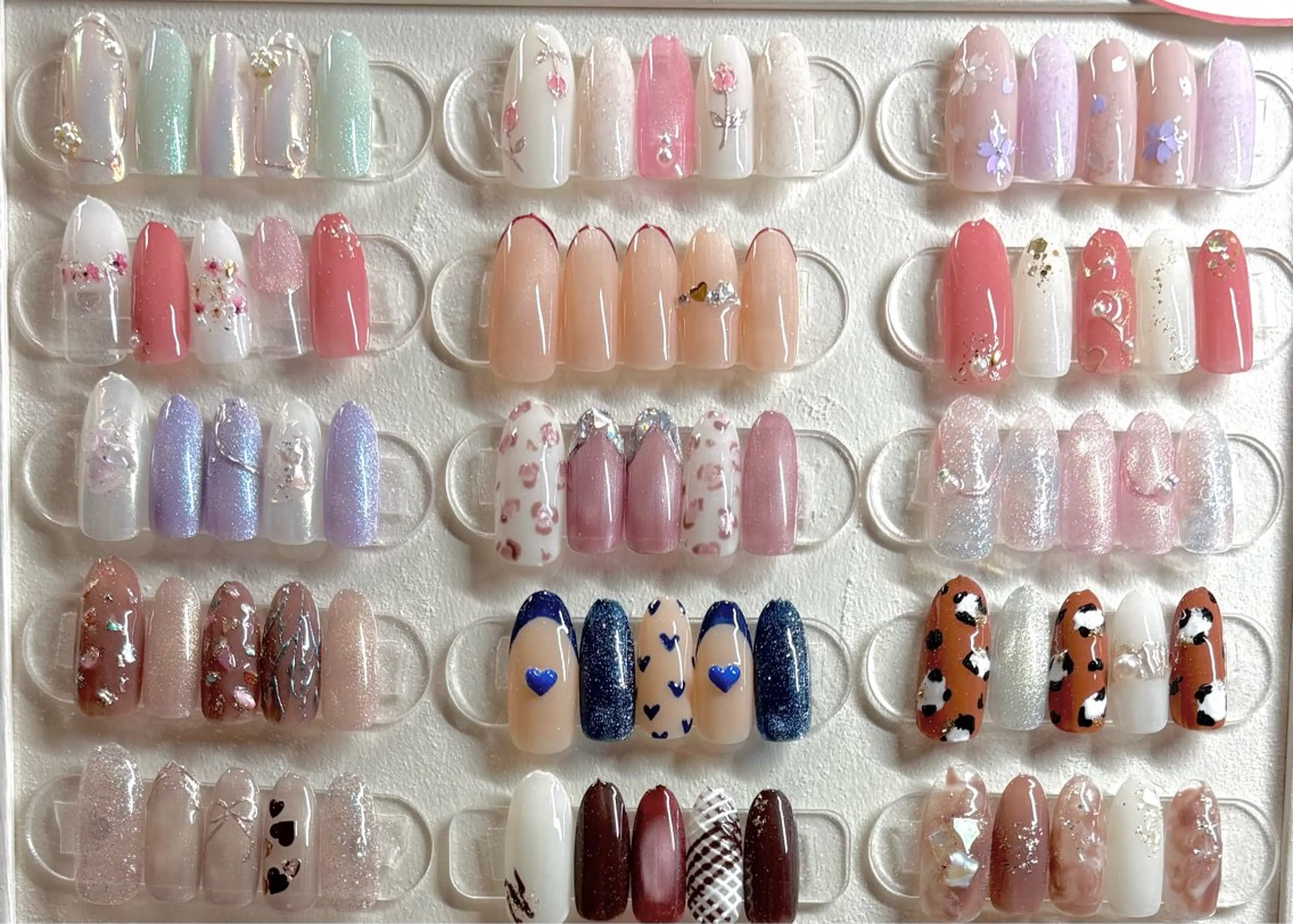 Moonコース🌙〈華やかトレンドネイル〉 定額15種の写真