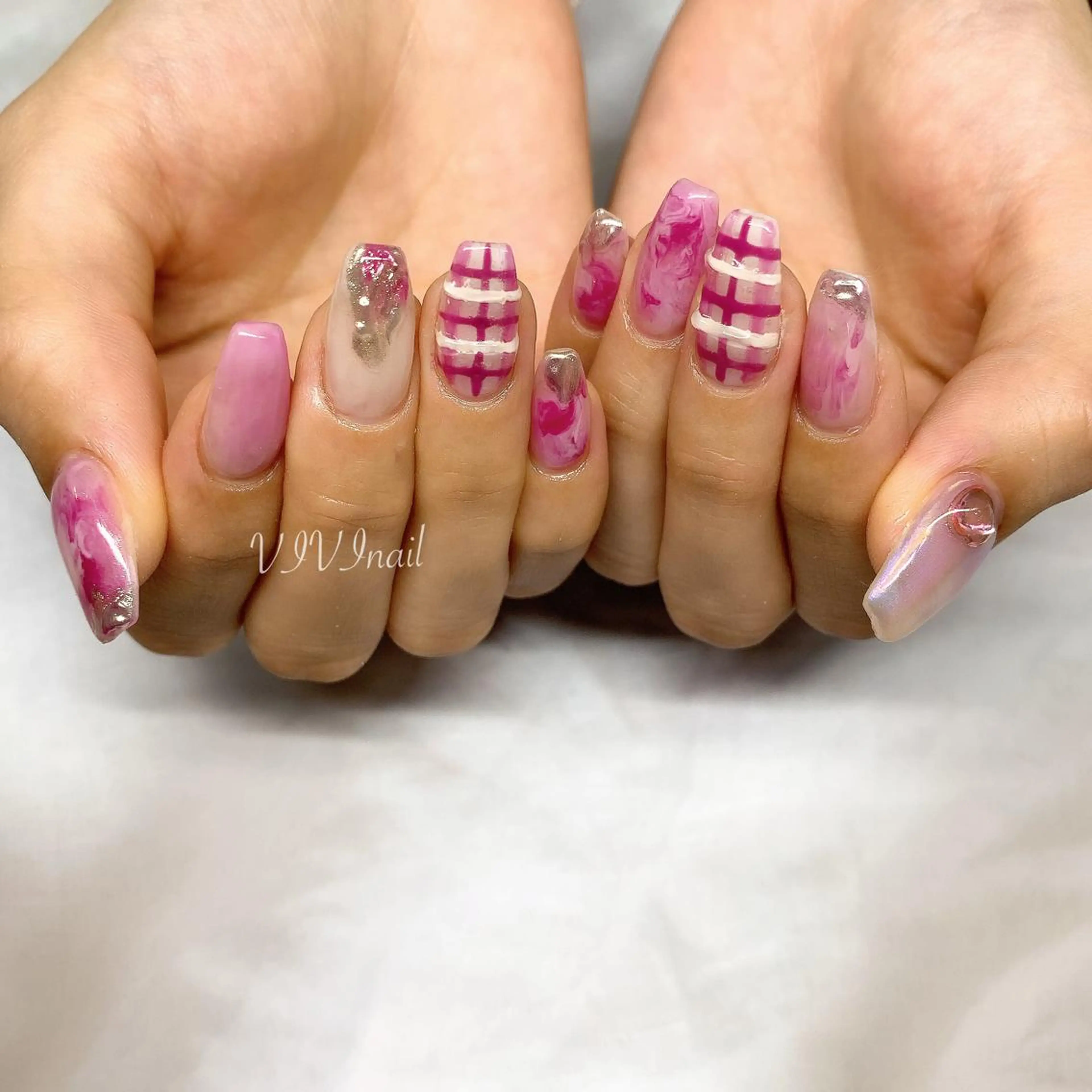 ネイル ニュアンスネイル ピンク ハンドネイル vivi nailのネイルデザイン