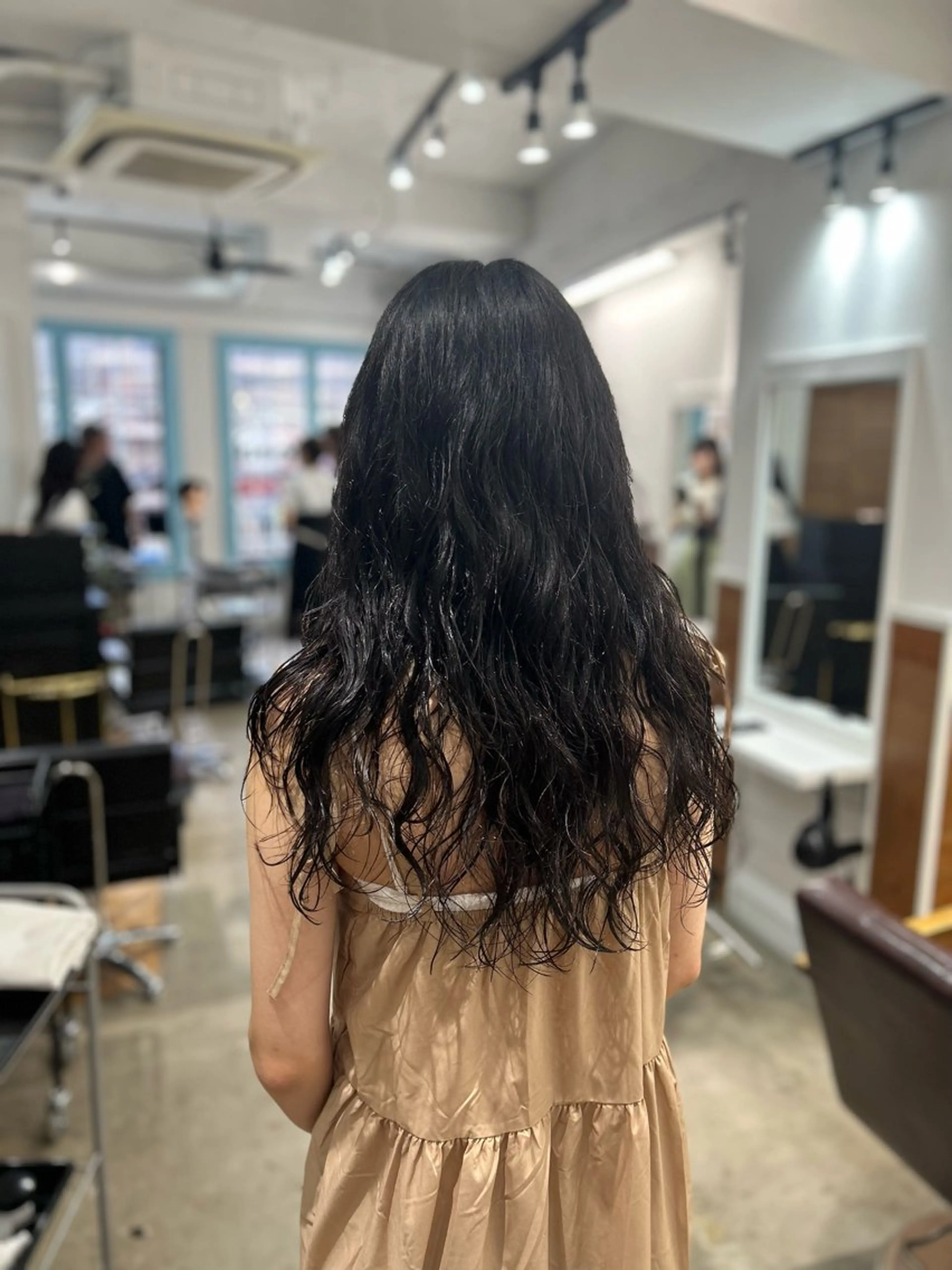 ミディアム パーマ ナチュラル大人っぽい スタイル　MAORIのヘアスタイル