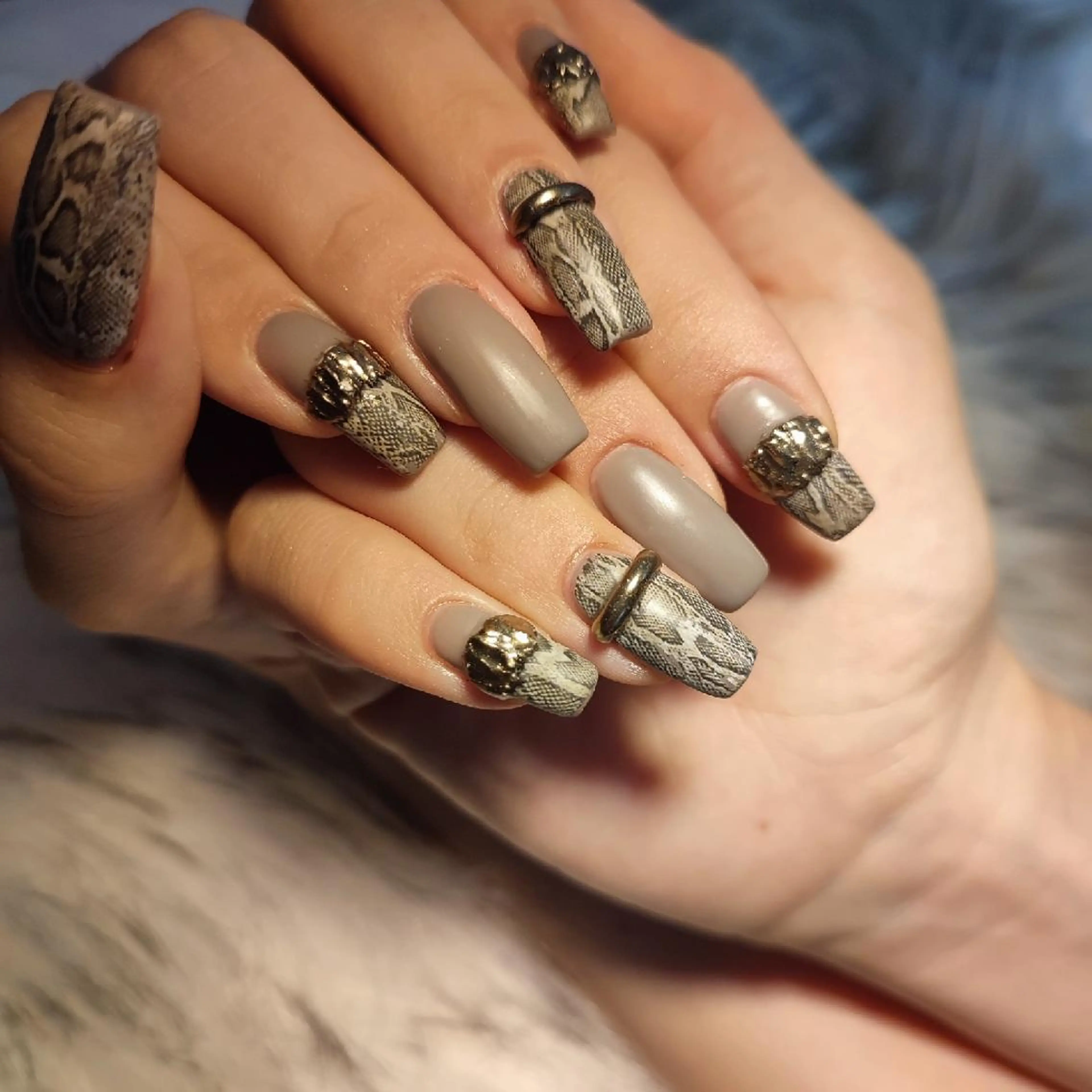 ネイル ハンドネイル RUNWAY 　　の眉毛・アイブロウイメージ