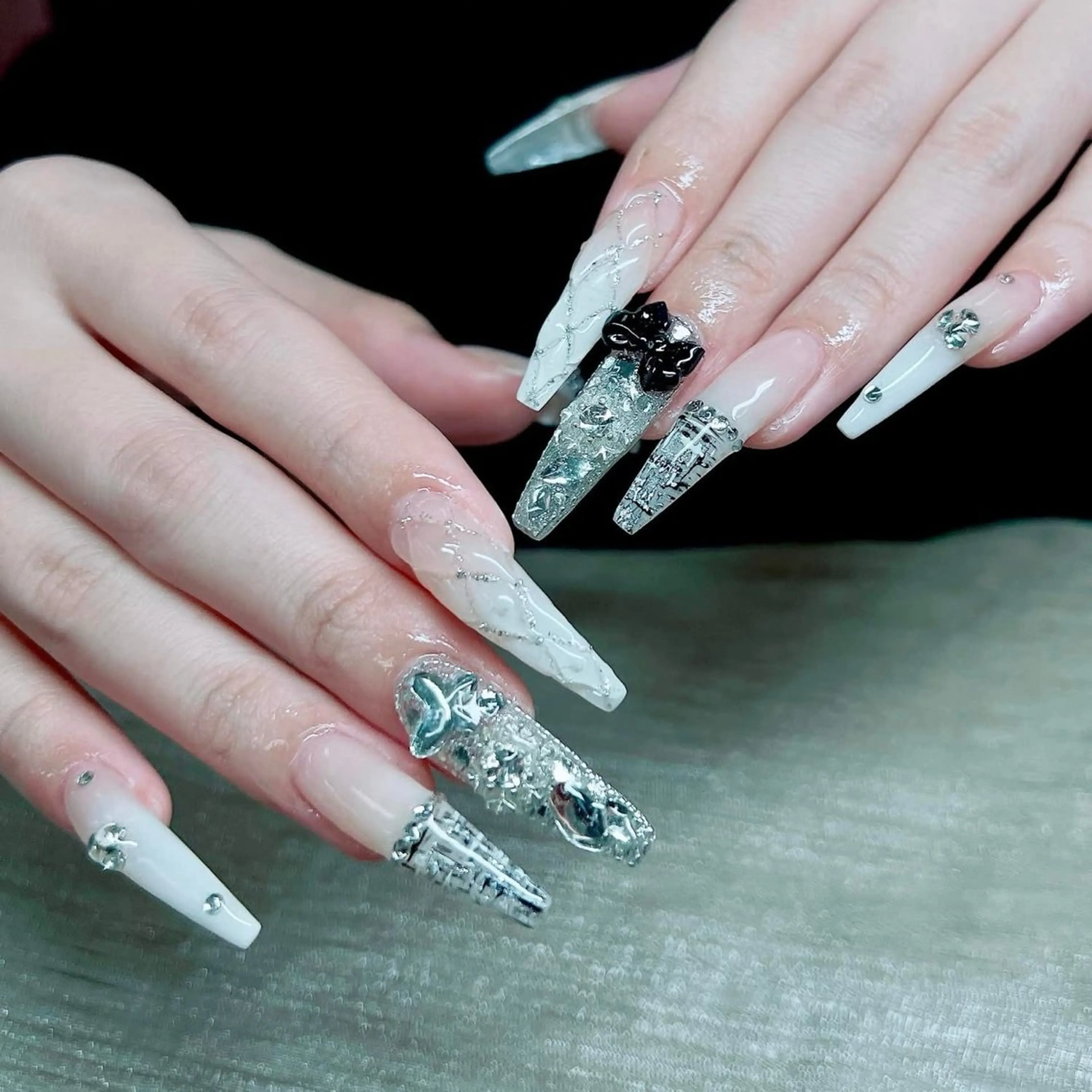 ネイル アートネイル オーロラネイル チークネイル 長さ出し フットネイル ハンドネイル フットネイル ハンドケア Noiranail_ studio川越西口のネイルデザイン