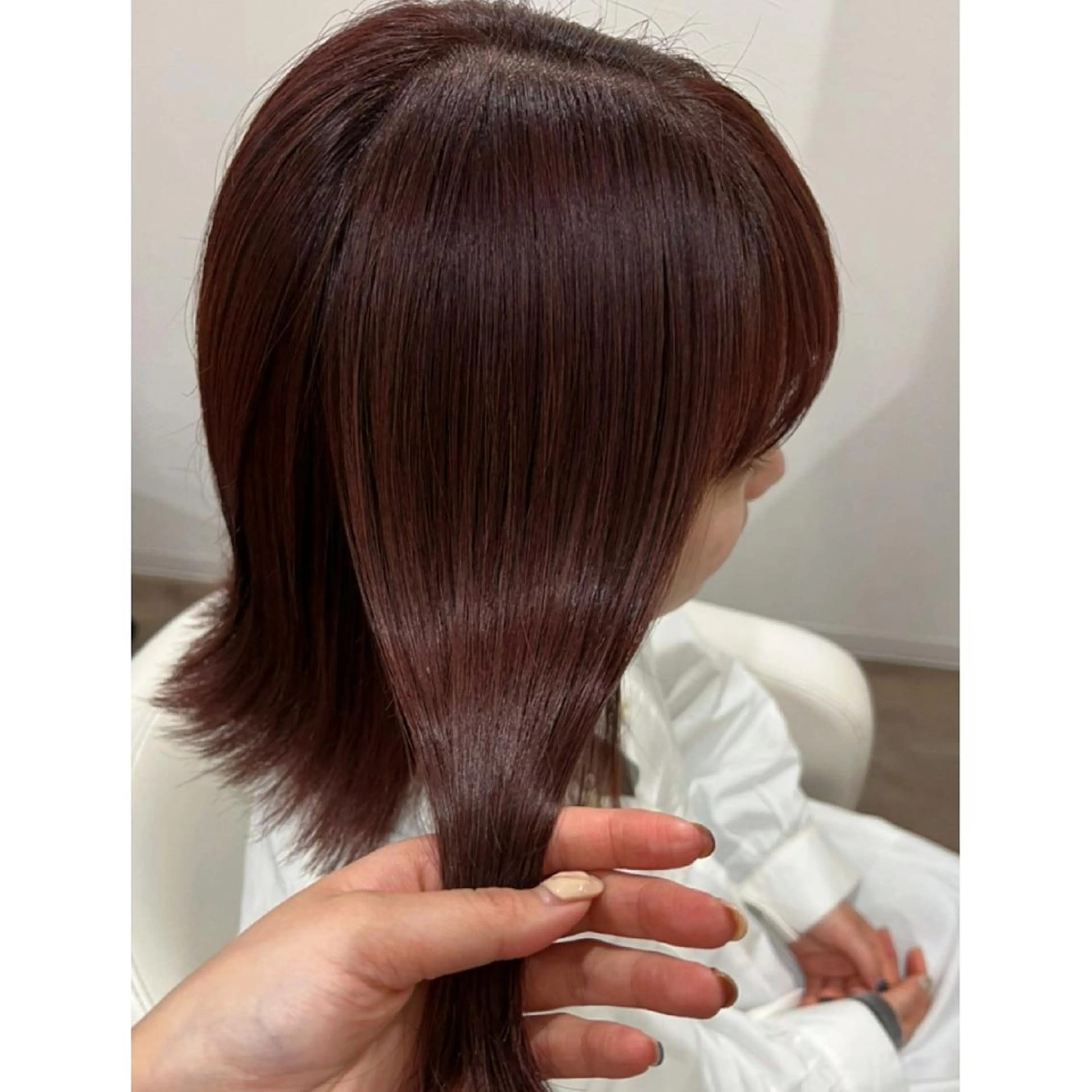 ミディアム カラー ヘアアレンジ レッドカラー 髪質改善 トリートメント 酸性ストレート 酸熱トリートメント ヘアカラー トリートメント 髪質改善サロン🍃 AIRI のヘアスタイル