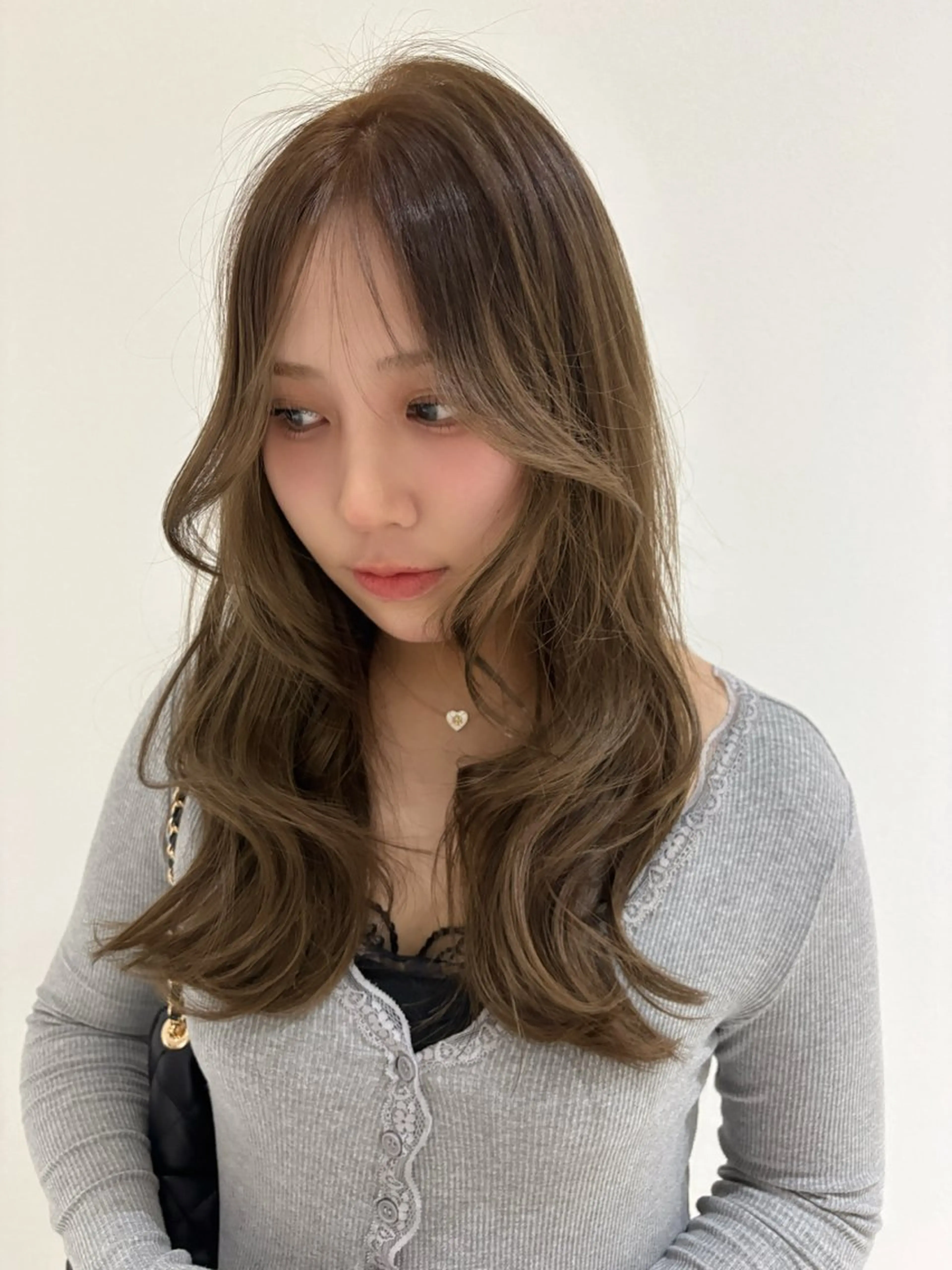 ロング 顔まわりレイヤー レイヤーカット ロング カット ヘアカラー 似合わせ🌿 AYAKAのヘアスタイル