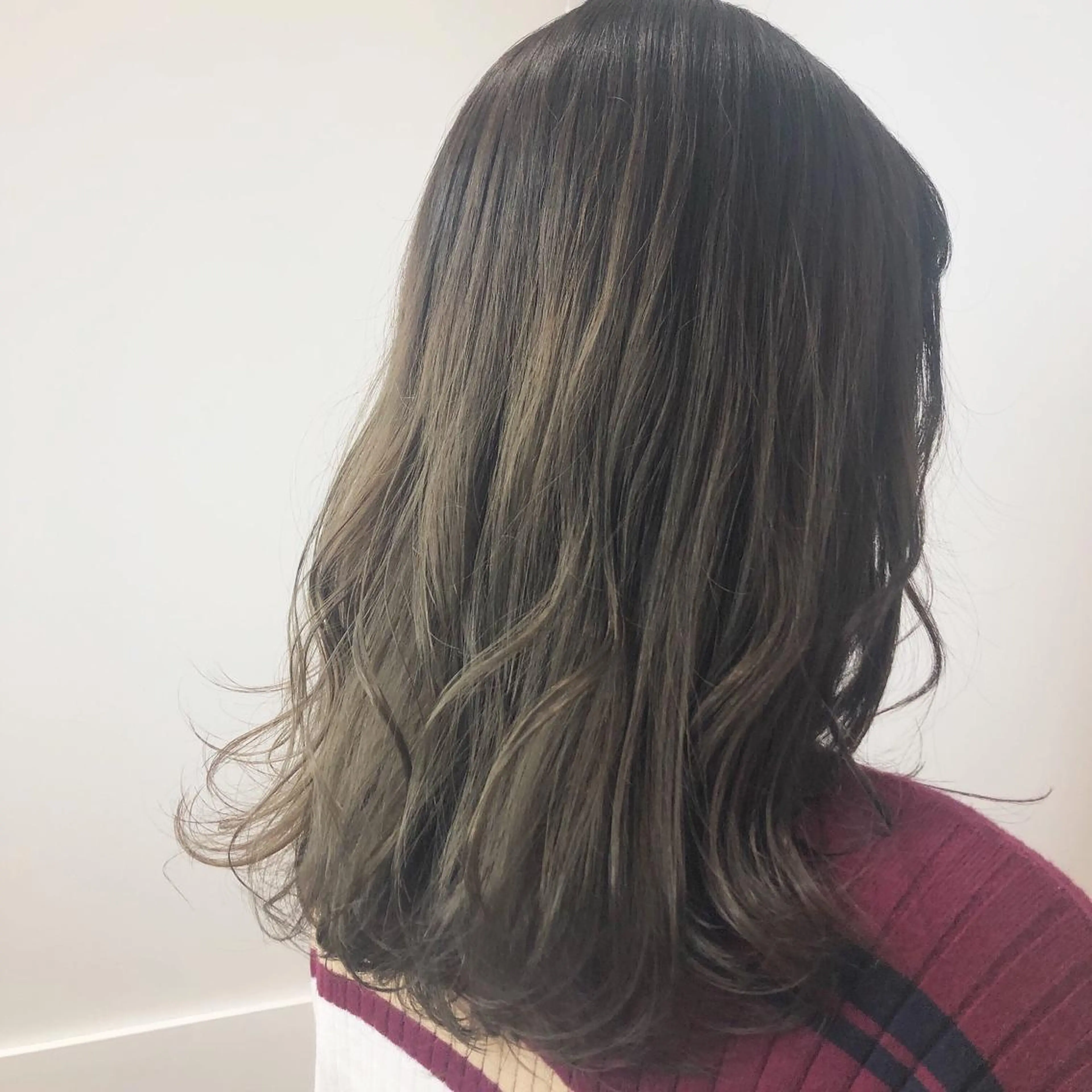 セミロング アッシュ ヘアカラー sano sayakaのヘアスタイル