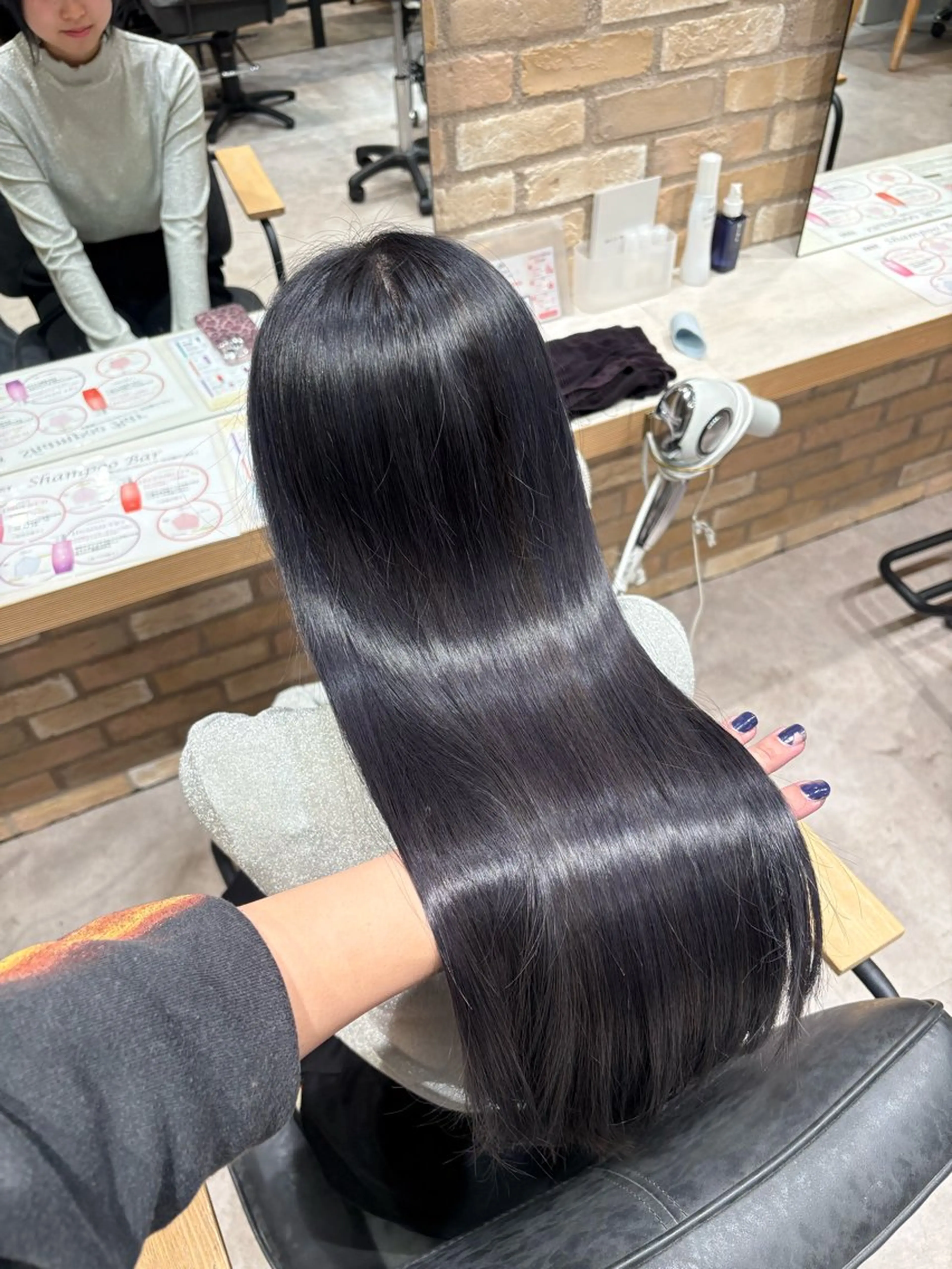 ロング フェザー/シャドウ/ メッシュパーマのヘアスタイル