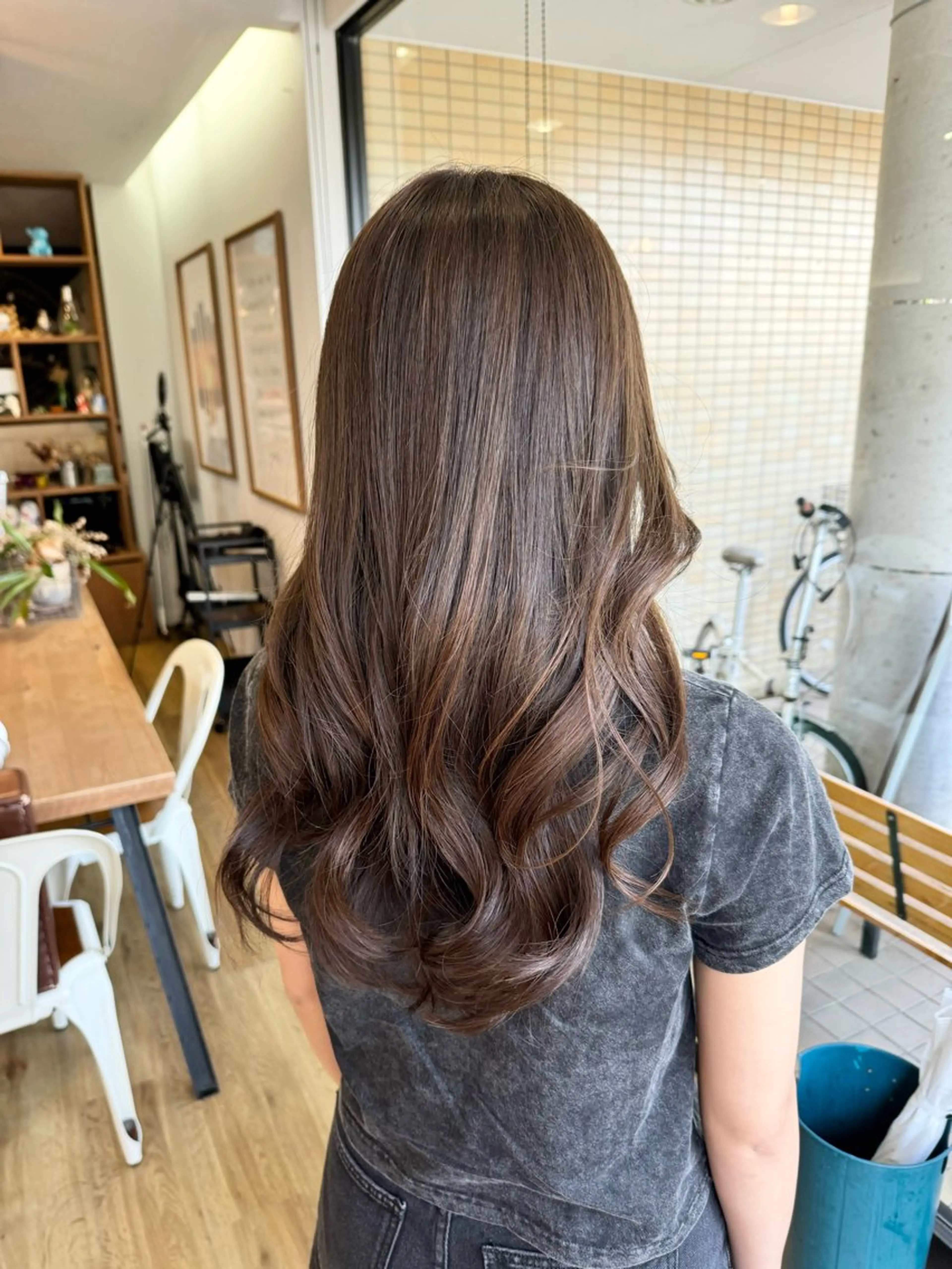 ロング カラー グレージュ オリーブグレージュ オリーブグレー カット ヘアカラー トリートメント ツキダテ ユイのヘアスタイル