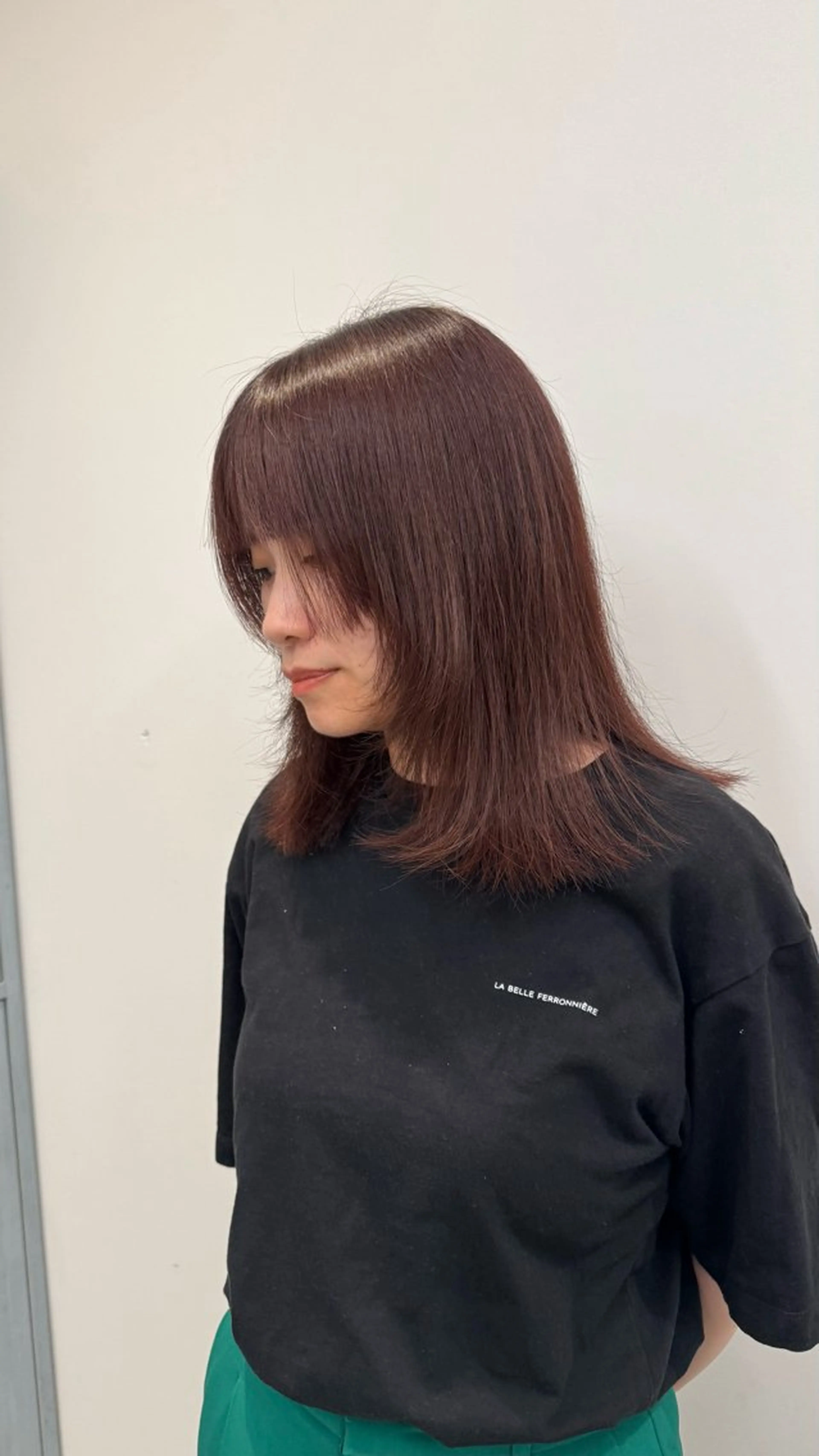 ミディアム 切りっぱなしボブ ミディアムパーマ ボブ くびれヘア ハイライト ほの カラー特化/ ブリーチ/ボブのヘアスタイル