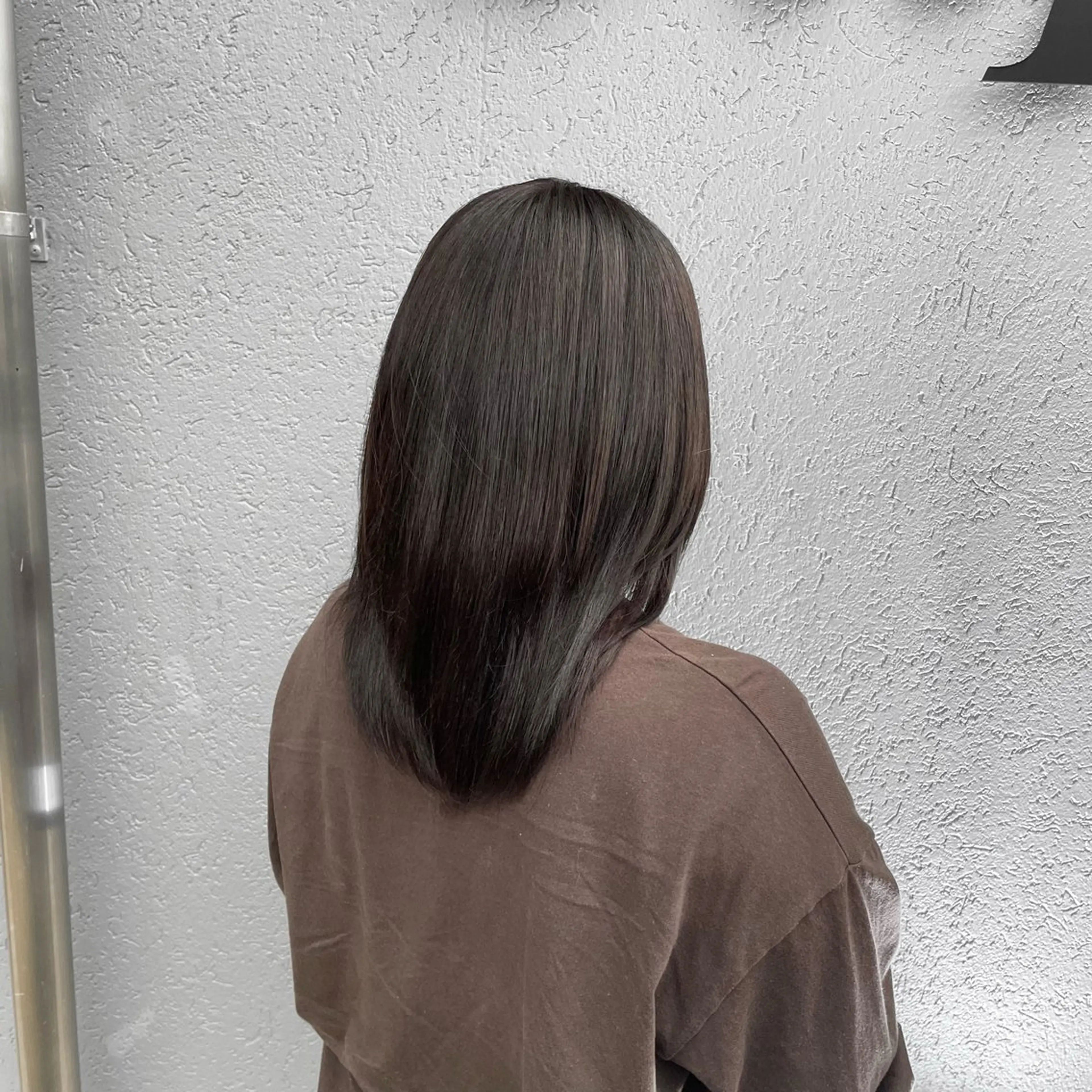 ミディアム アッシュ ヘアカラー スダ ユキナ 髪質改善水素カラーのヘアスタイル