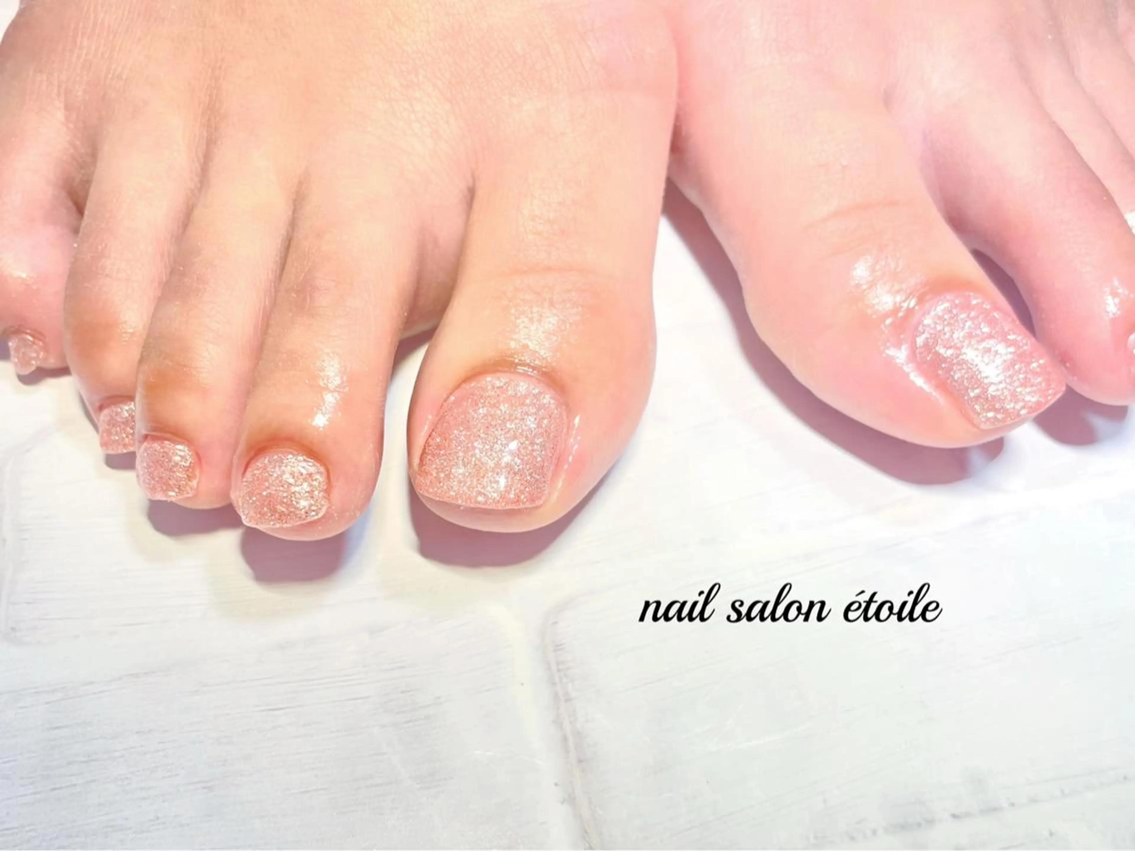 ネイル フットネイル ラメ(グリッター) ワンカラーネイル ピンク フットネイル nail salon étoileのネイルデザイン