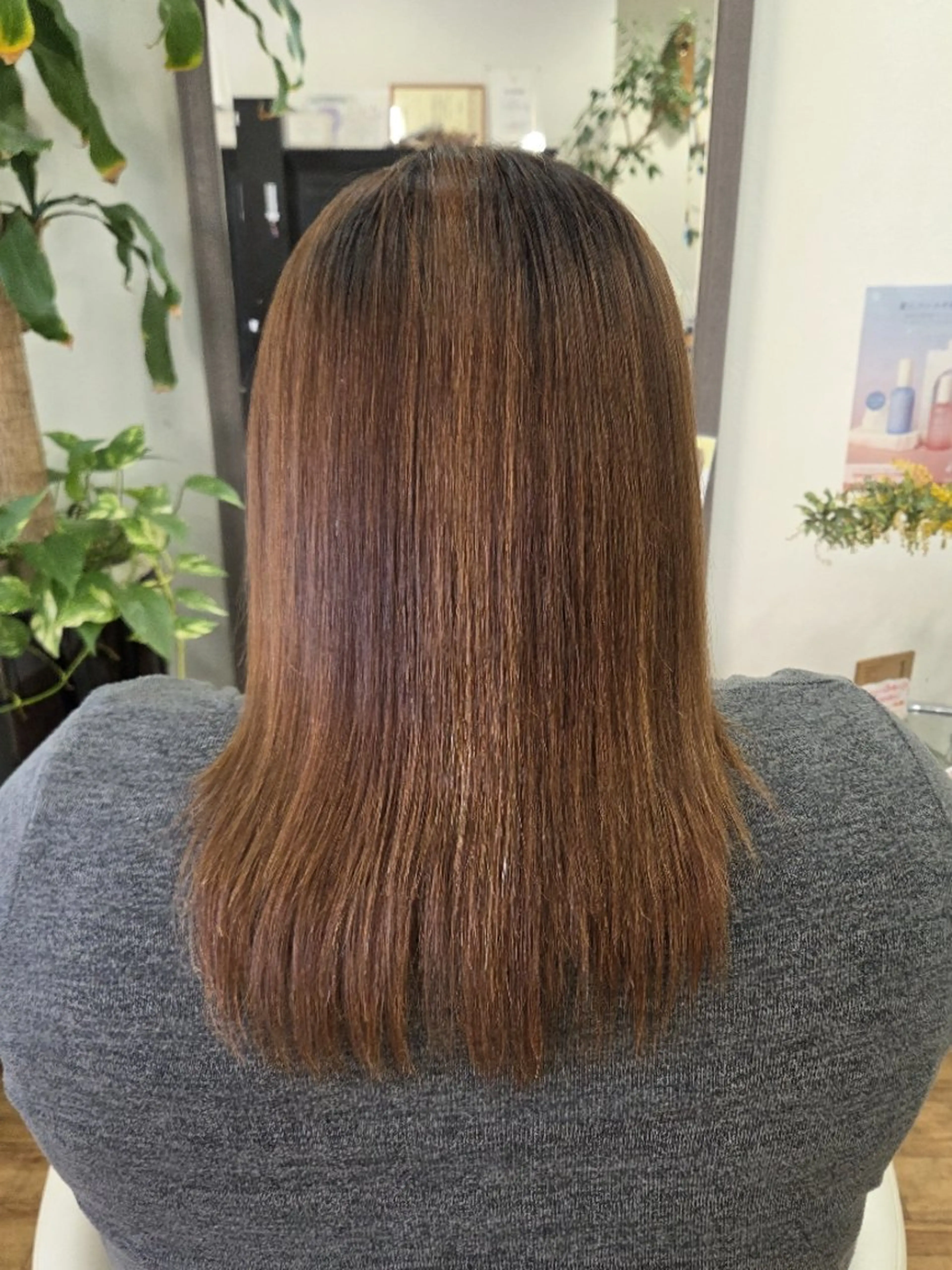 セミロング 縮毛矯正 山本 莉奈のヘアスタイル