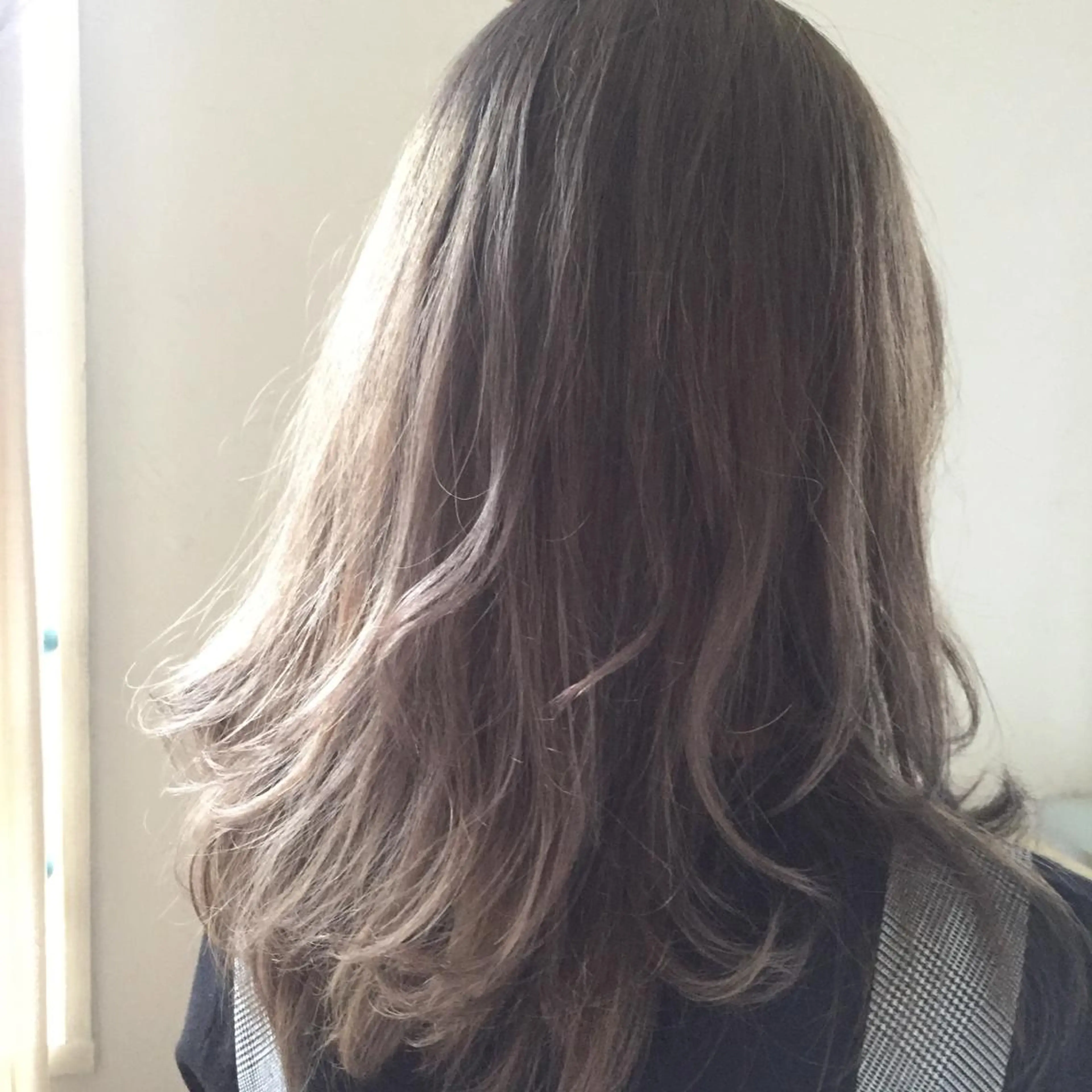 ミディアム カラー 山下 千明のヘアスタイル