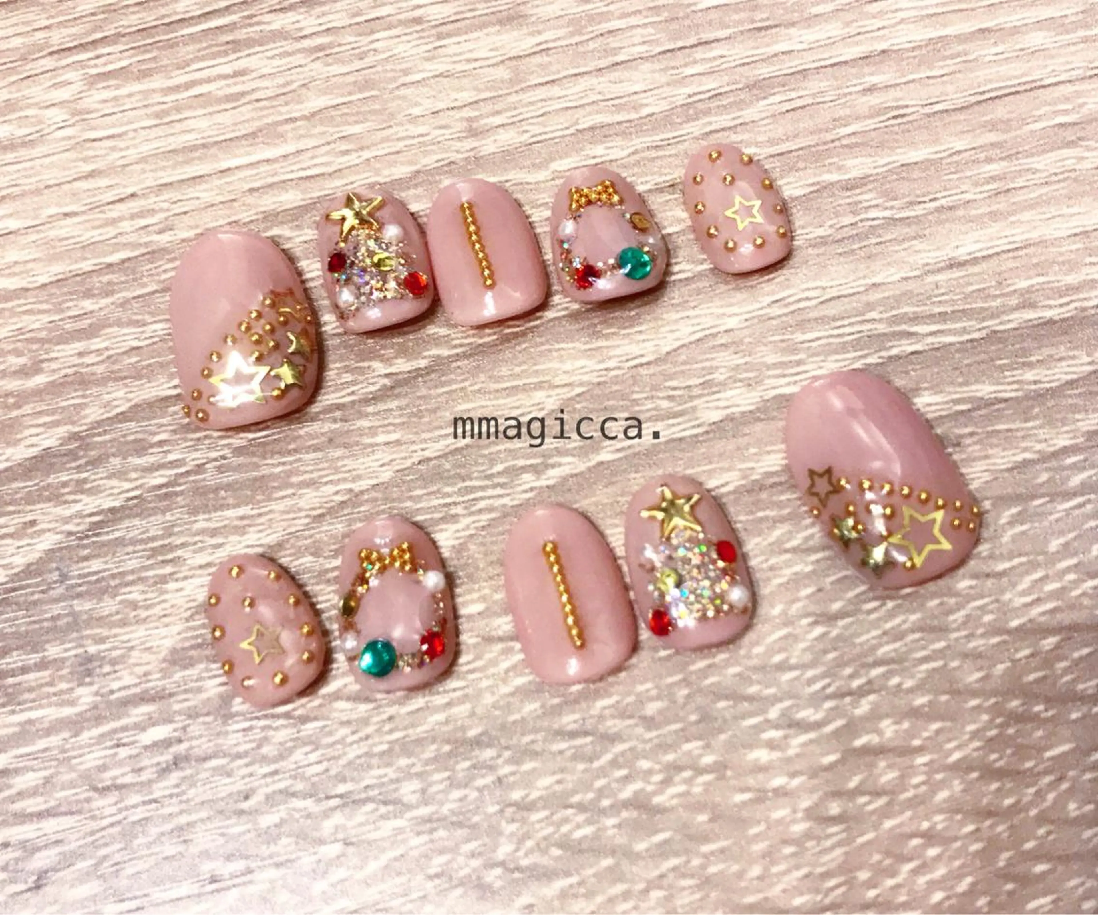 ネイル 成人式 ジェルネイル 卒業式 クリスマス mmagicca. 【 まじか. 】のネイルデザイン