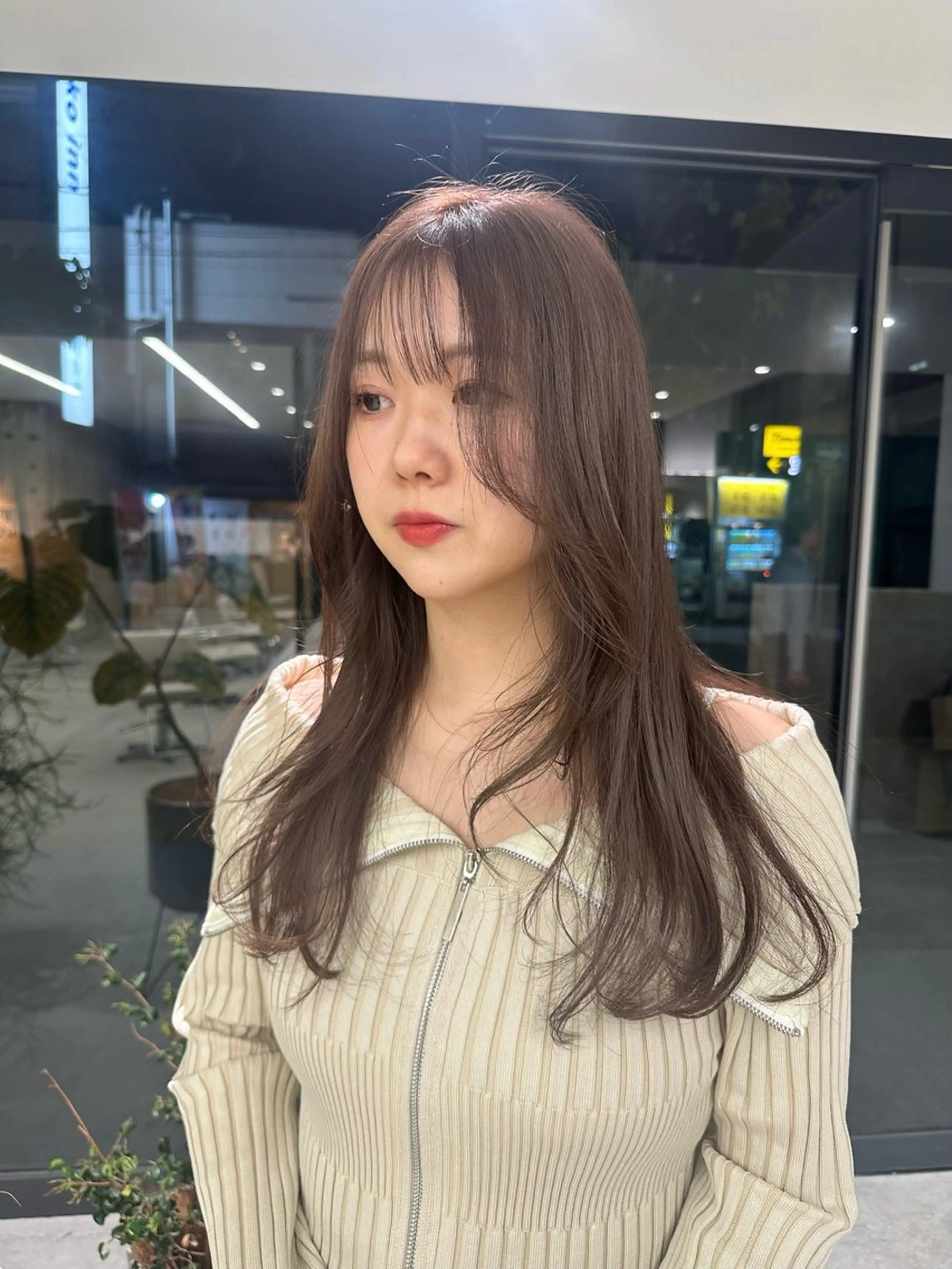 ロング カラー ベージュカラー ブリーチ ラベンダーカラー ラベンダーベージュ ブリーチなしカラー カット ヘアカラー トリートメント ハイトーン/透け感 カラー🎀真香のヘアスタイル