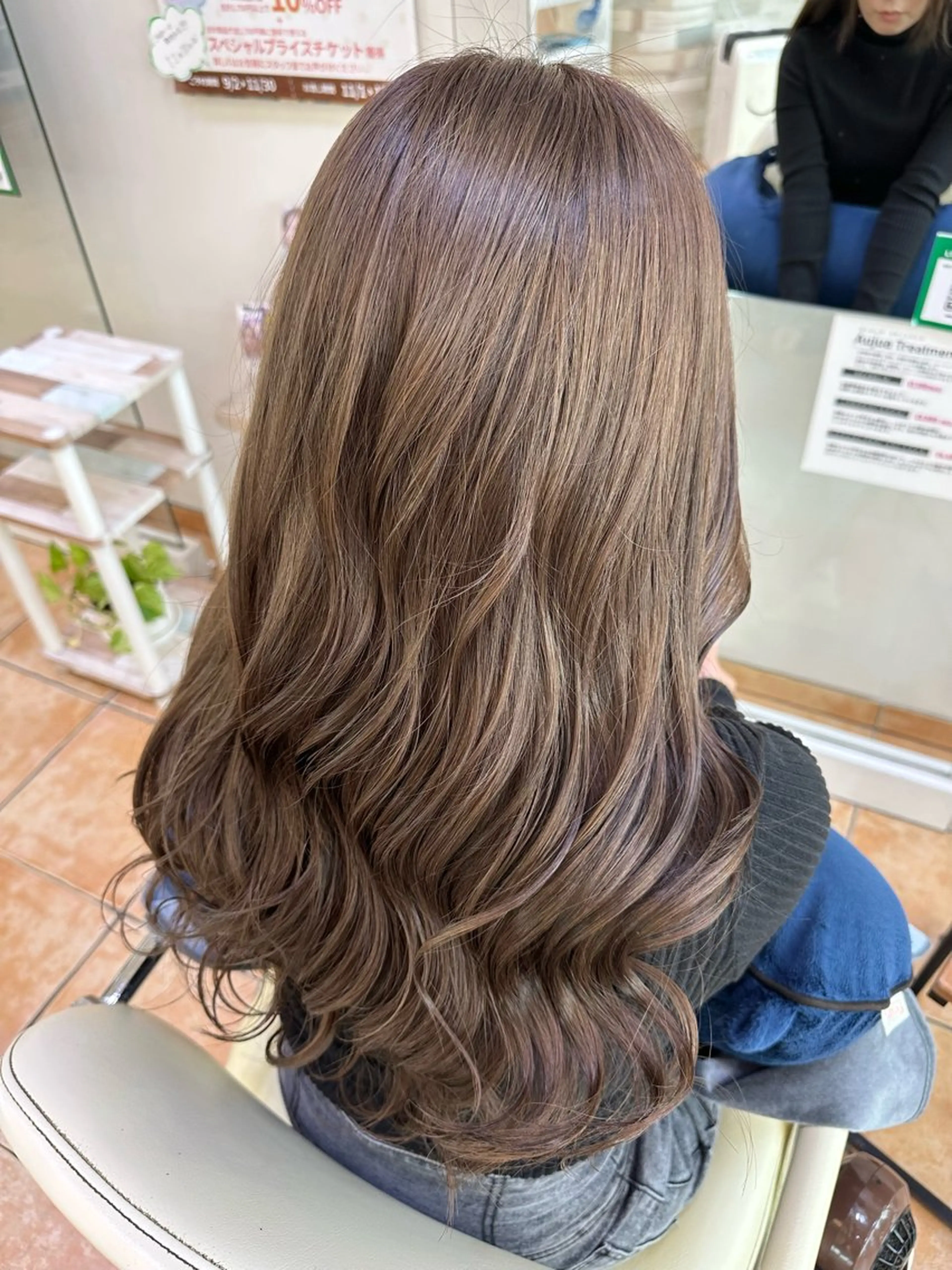 カラー ベージュカラー ブリーチ 廣藤 梨花のヘアスタイル