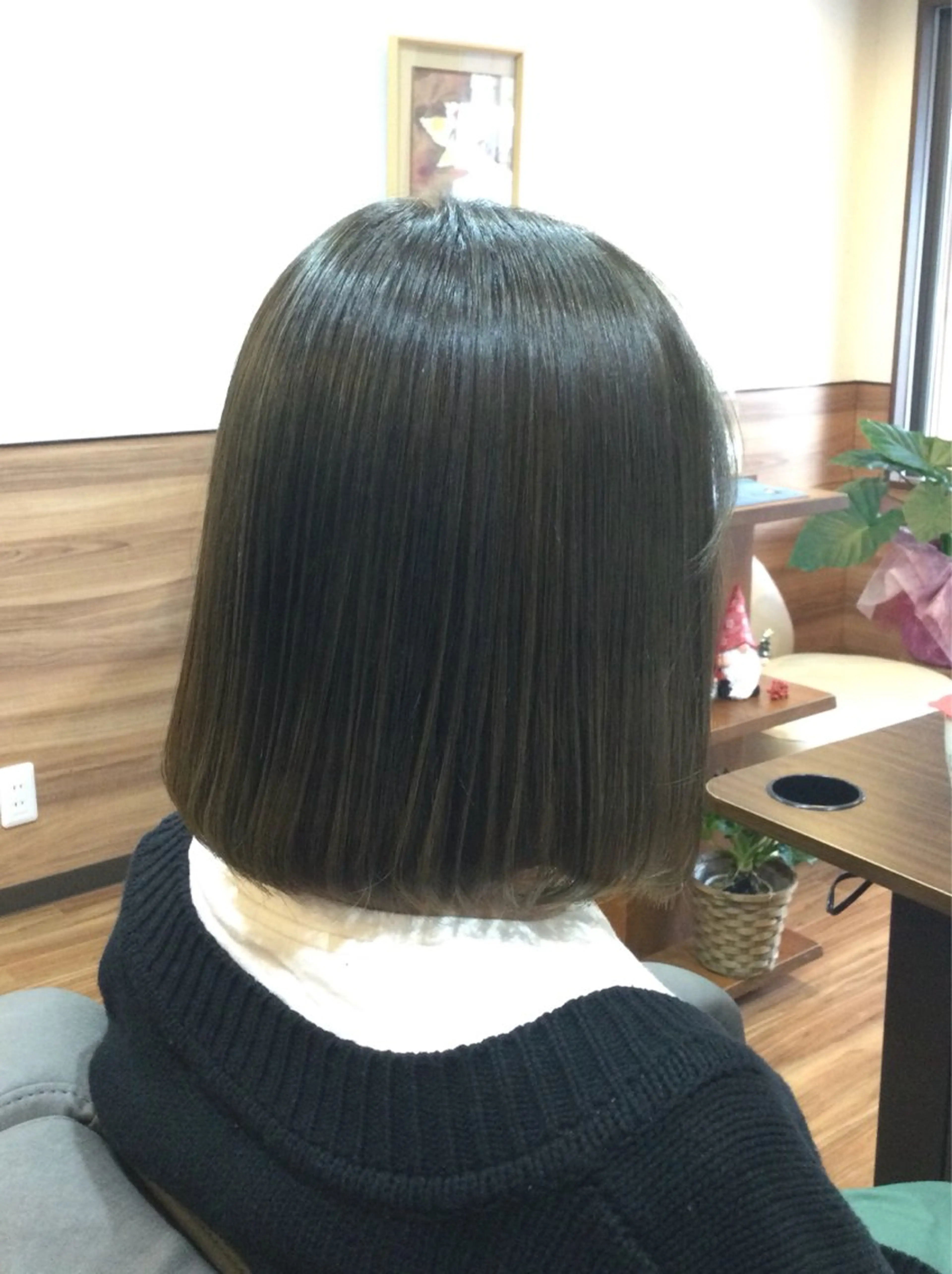 ミディアム カラー グレージュ オリーブグレージュ オリーブグレー カット Annon プライベートサロンのヘアスタイル